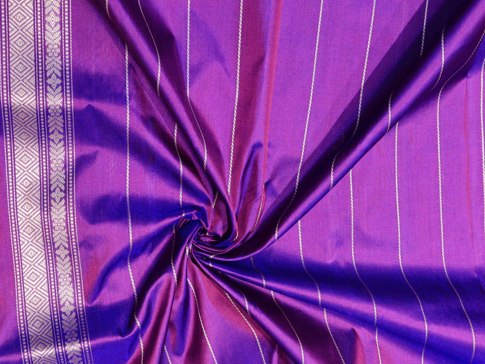 Dhoop Chav Purple Katan Silk Banarasi saree pallu detail