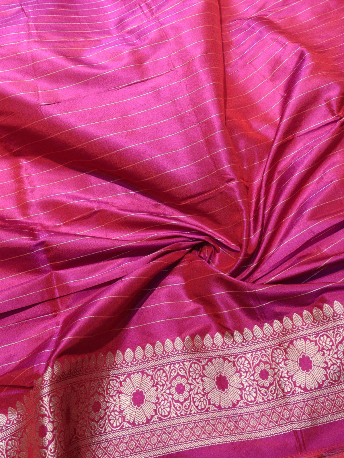 Dhoop Chav Magenta Katan Silk Banarasi saree pallu detail