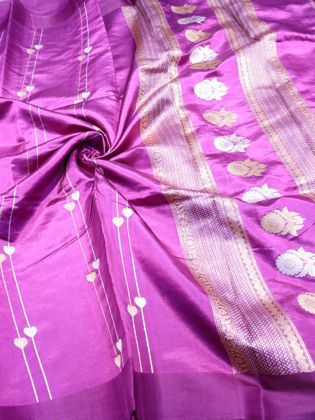 Royal Magenta Katan Silk Banarasi saree border closeup