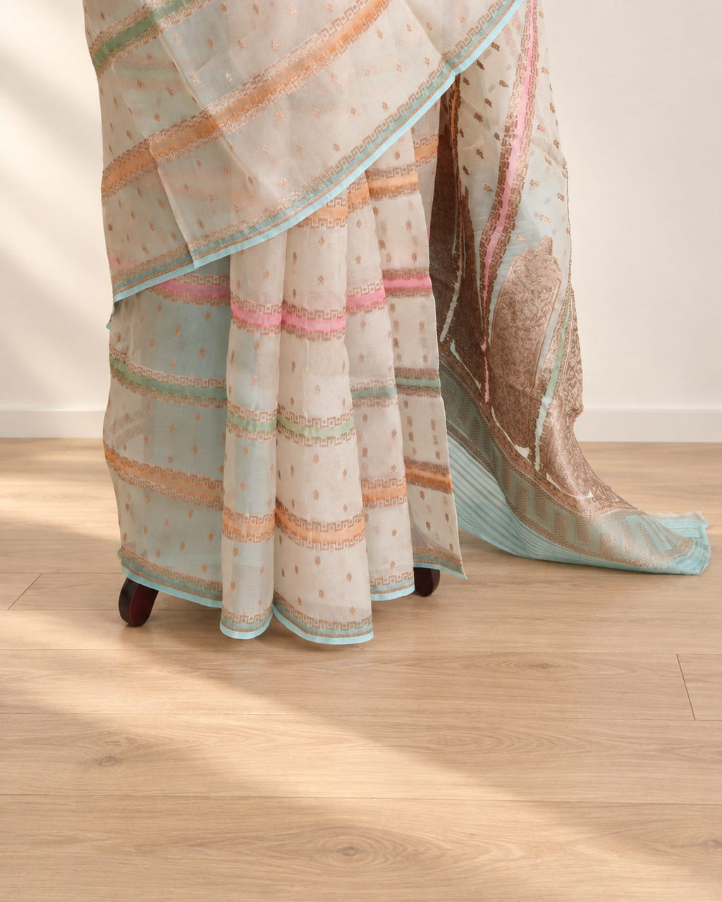 Cream Kora Silk Banarasi saree border closeup