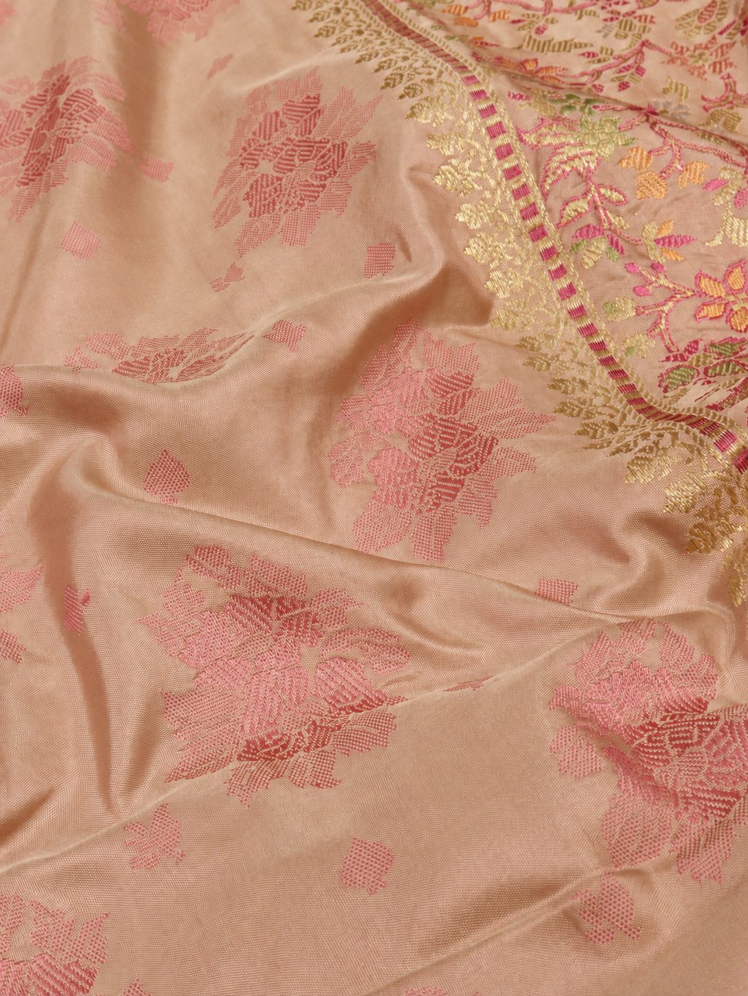 Soft champagne-beige body with rose-pink borders and pallu, accented with gold and silver-toned zari Katan Silk Banarasi saree border closeup