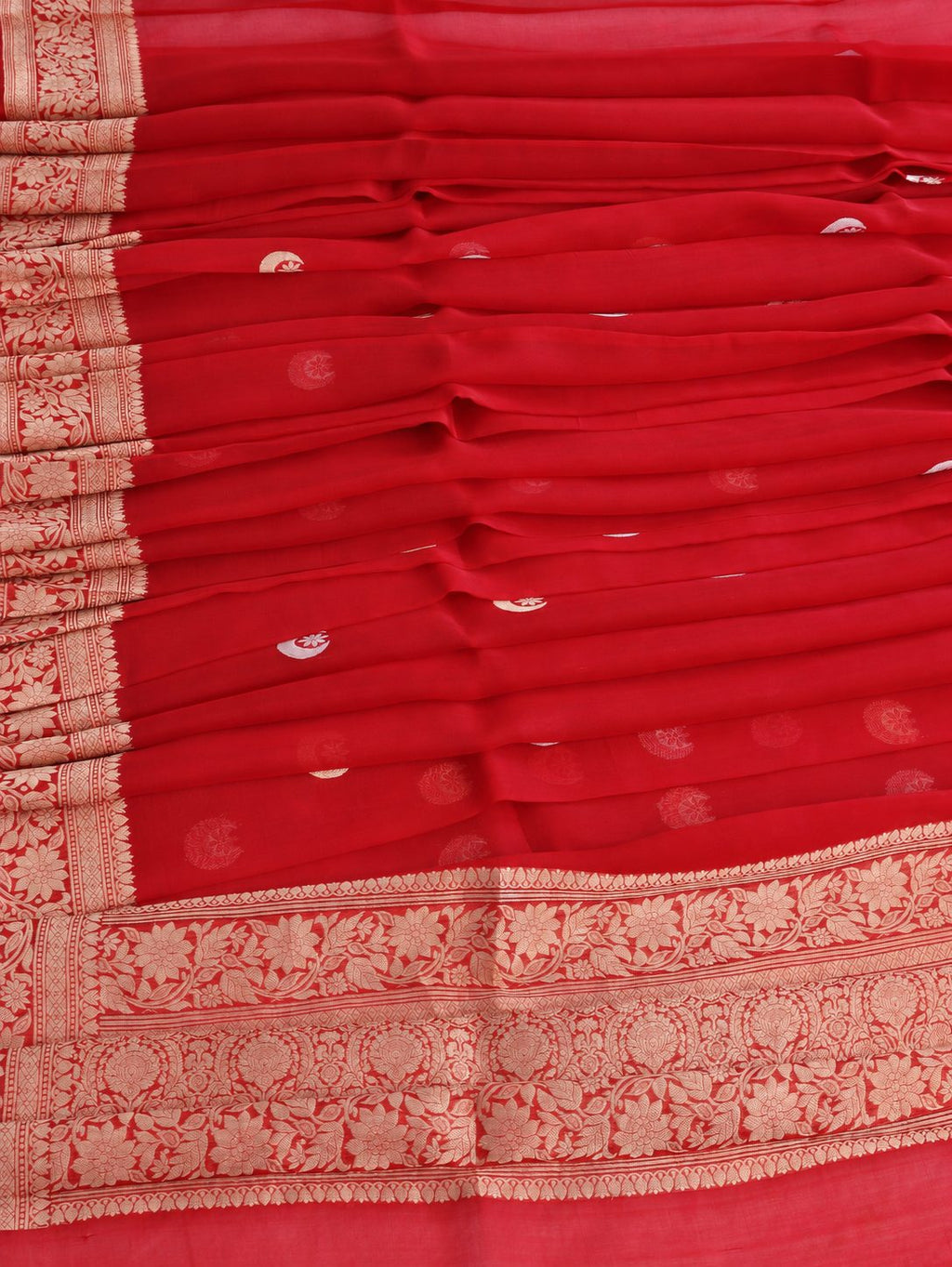 Rich vermilion red with softly contrasting metallic zari detailing Cora Chand Buta Saree Banarasi saree pallu detail