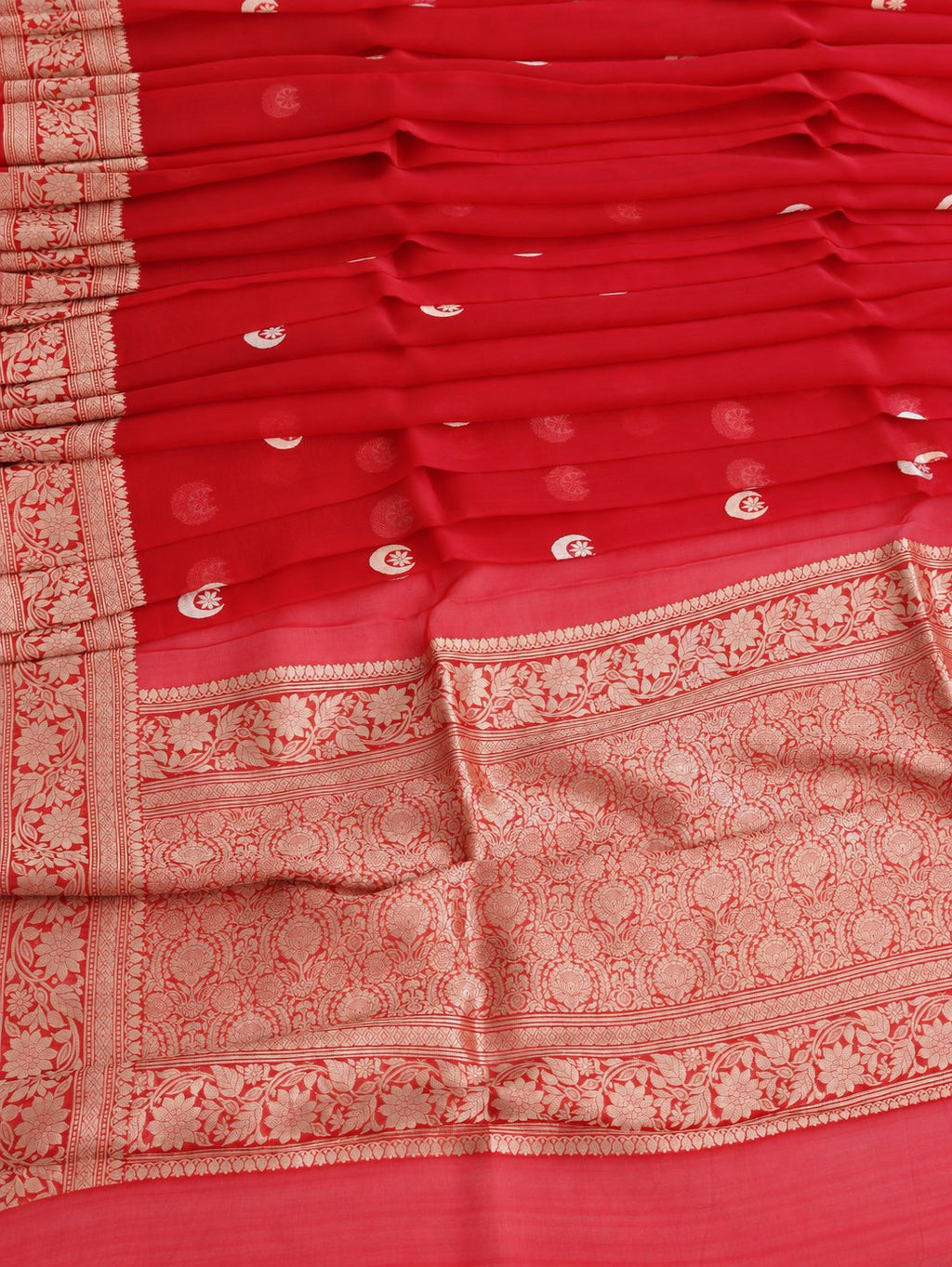Rich vermilion red with softly contrasting metallic zari detailing Cora Chand Buta Saree Banarasi saree border closeup