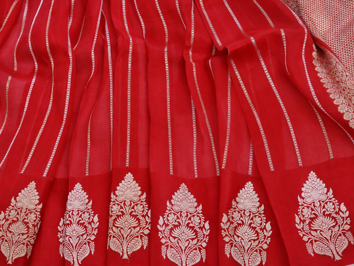 Rich vermilion red with silver-toned zari detailing Kora Silk Banarasi saree pallu detail