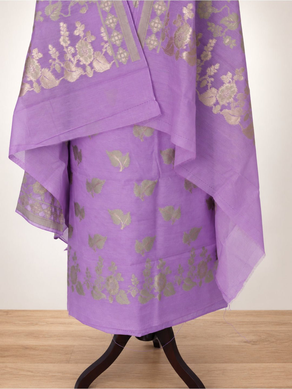 Lavender with soft gold zari. cotton Banarasi suit dupatta detail