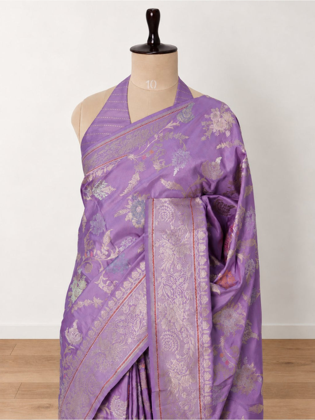 Lavender with soft gold detailing Katan Silk Banarasi saree border closeup