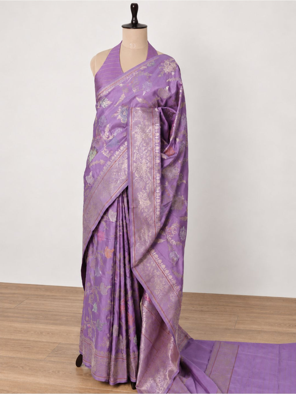 Lavender with soft gold detailing Katan Silk Banarasi saree texture detail