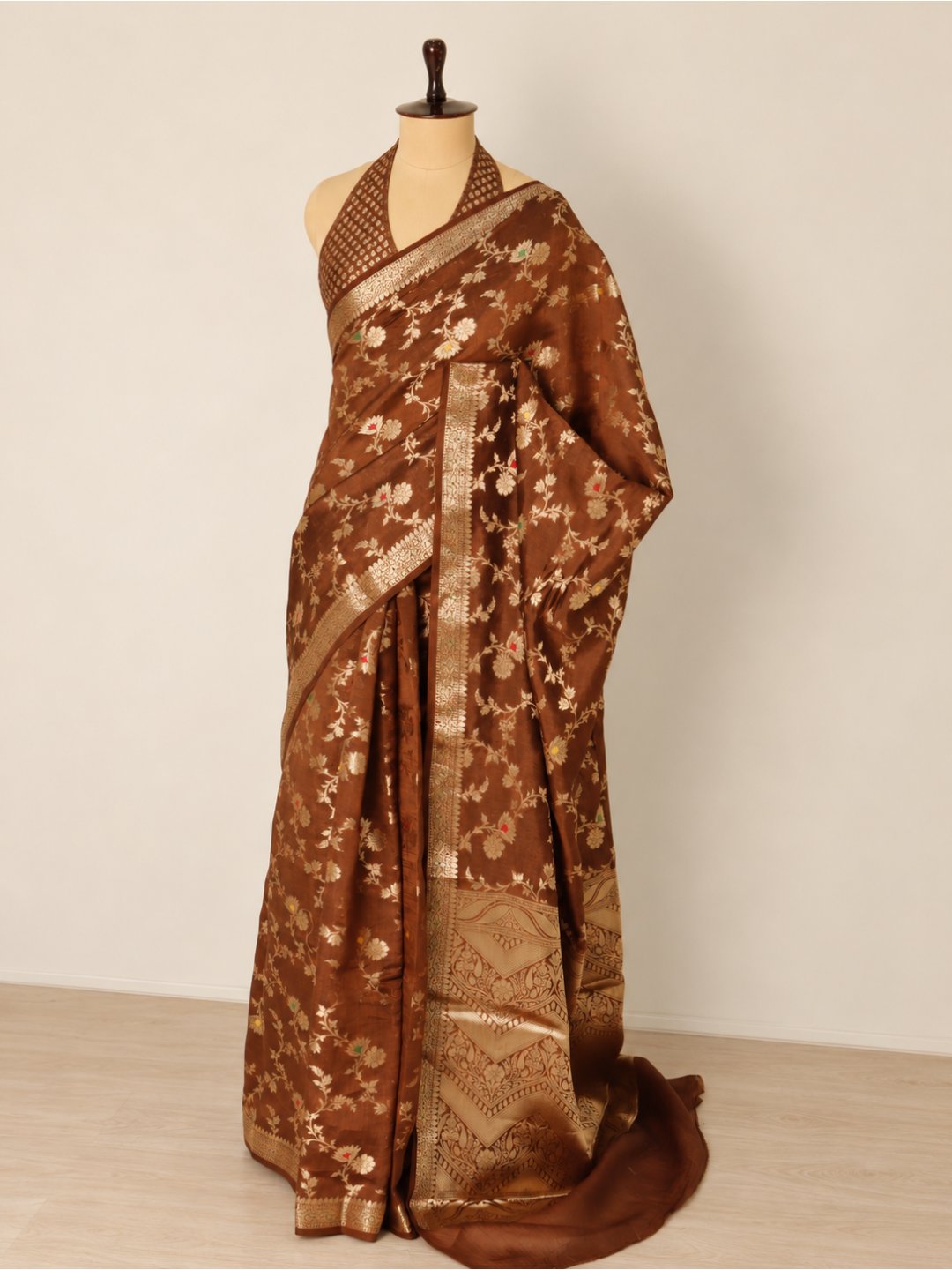 Copper brown with gold-toned detailing Viscose Saree Banarasi saree pallu detail