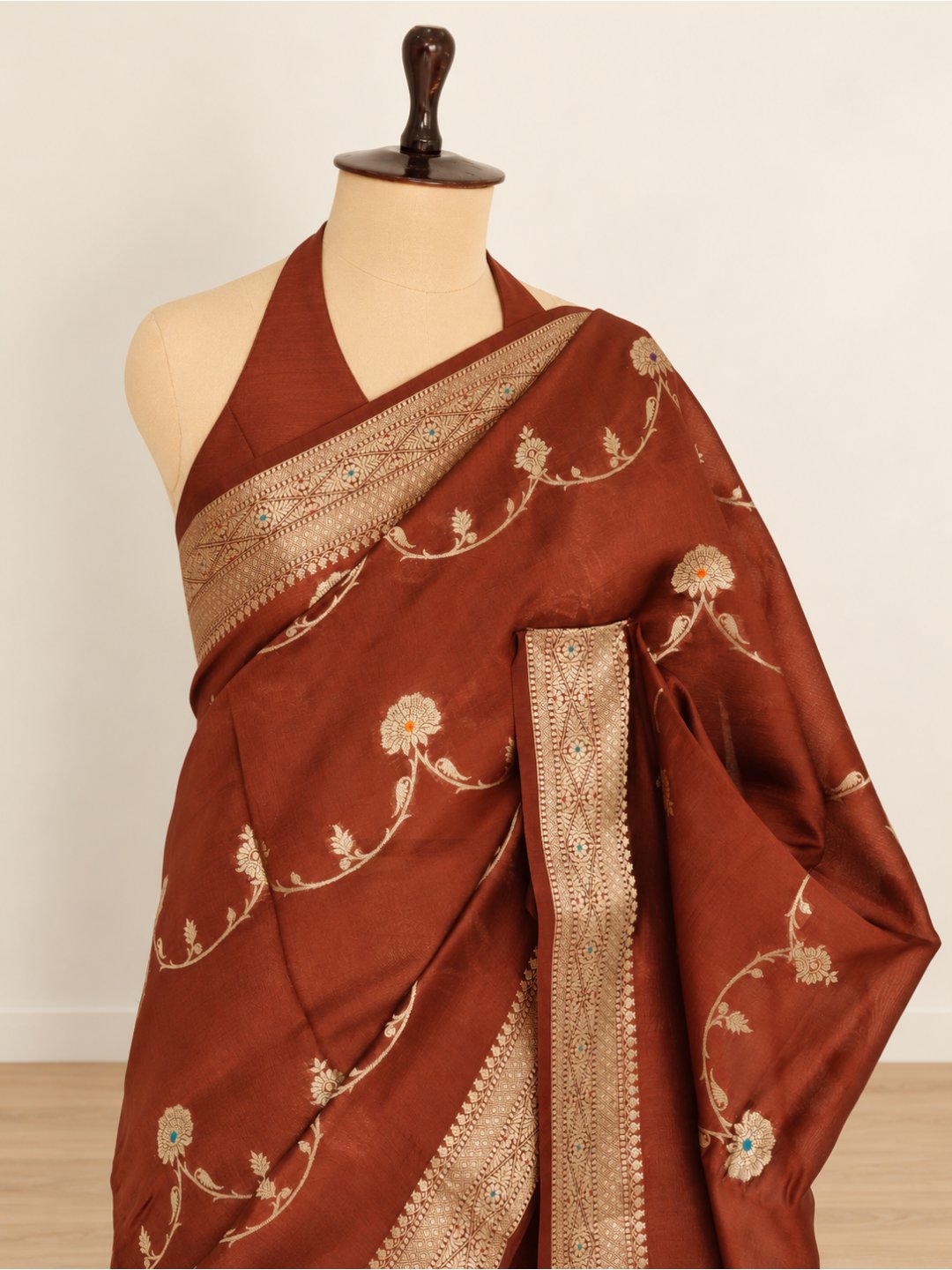 Copper rust with gold-toned detailing Viscose Saree Banarasi saree border closeup