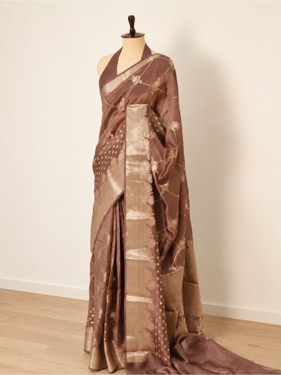 Dusty rose-brown with champagne gold-toned detailing Viscose Saree Banarasi saree border closeup
