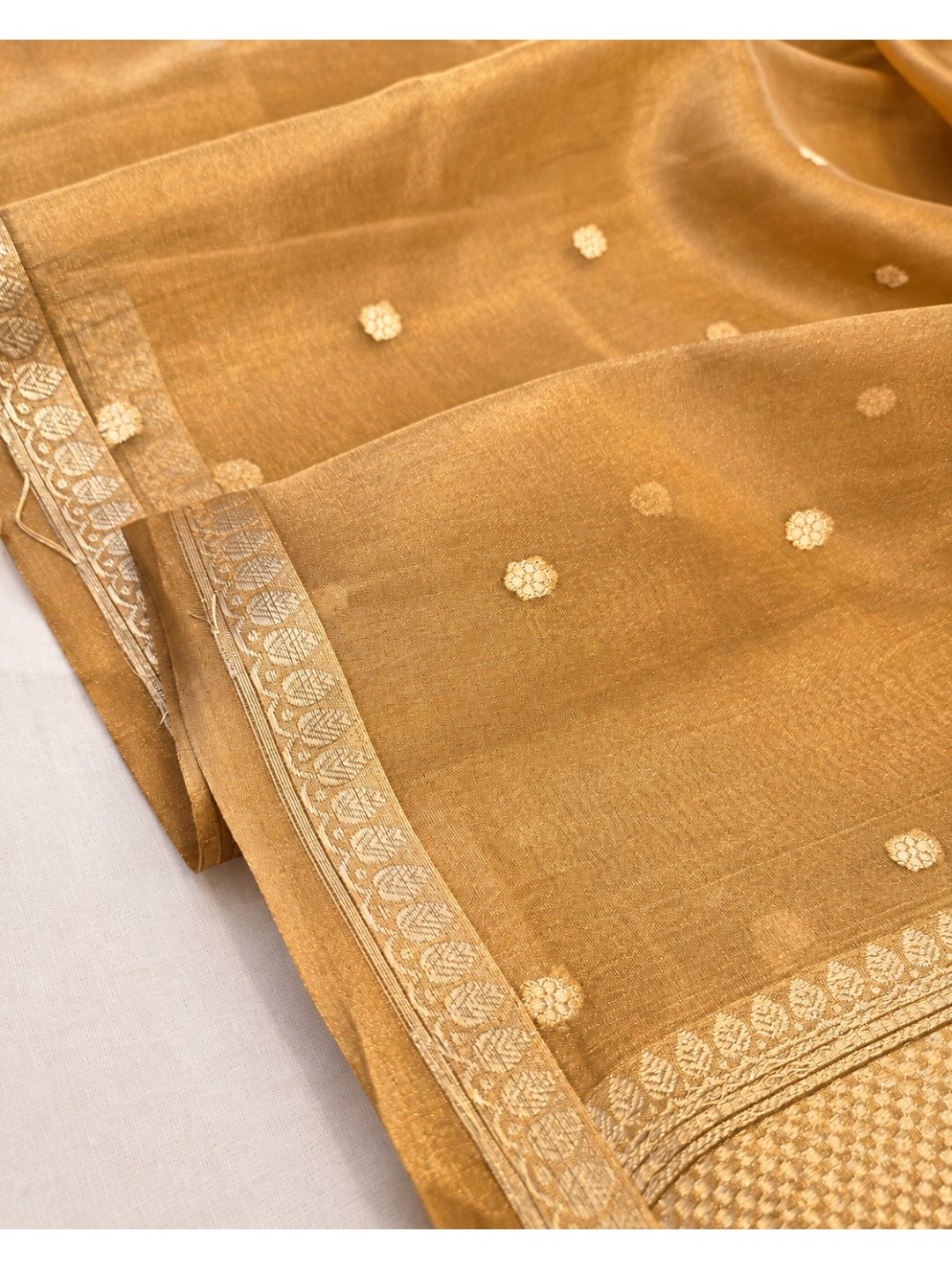 Gold Tissue Silk Banarasi saree border closeup