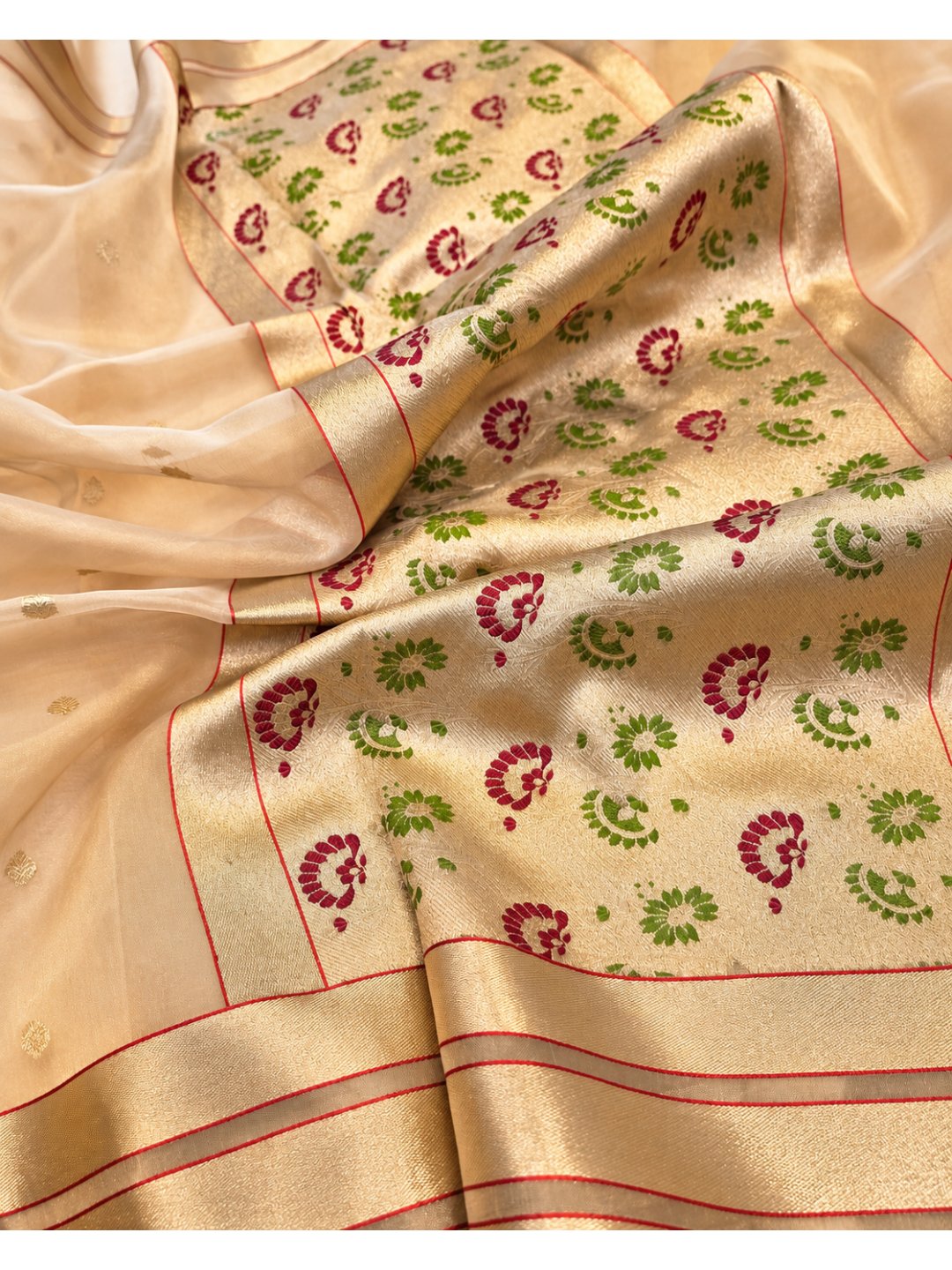 Gold Tissue Silk Banarasi saree border closeup