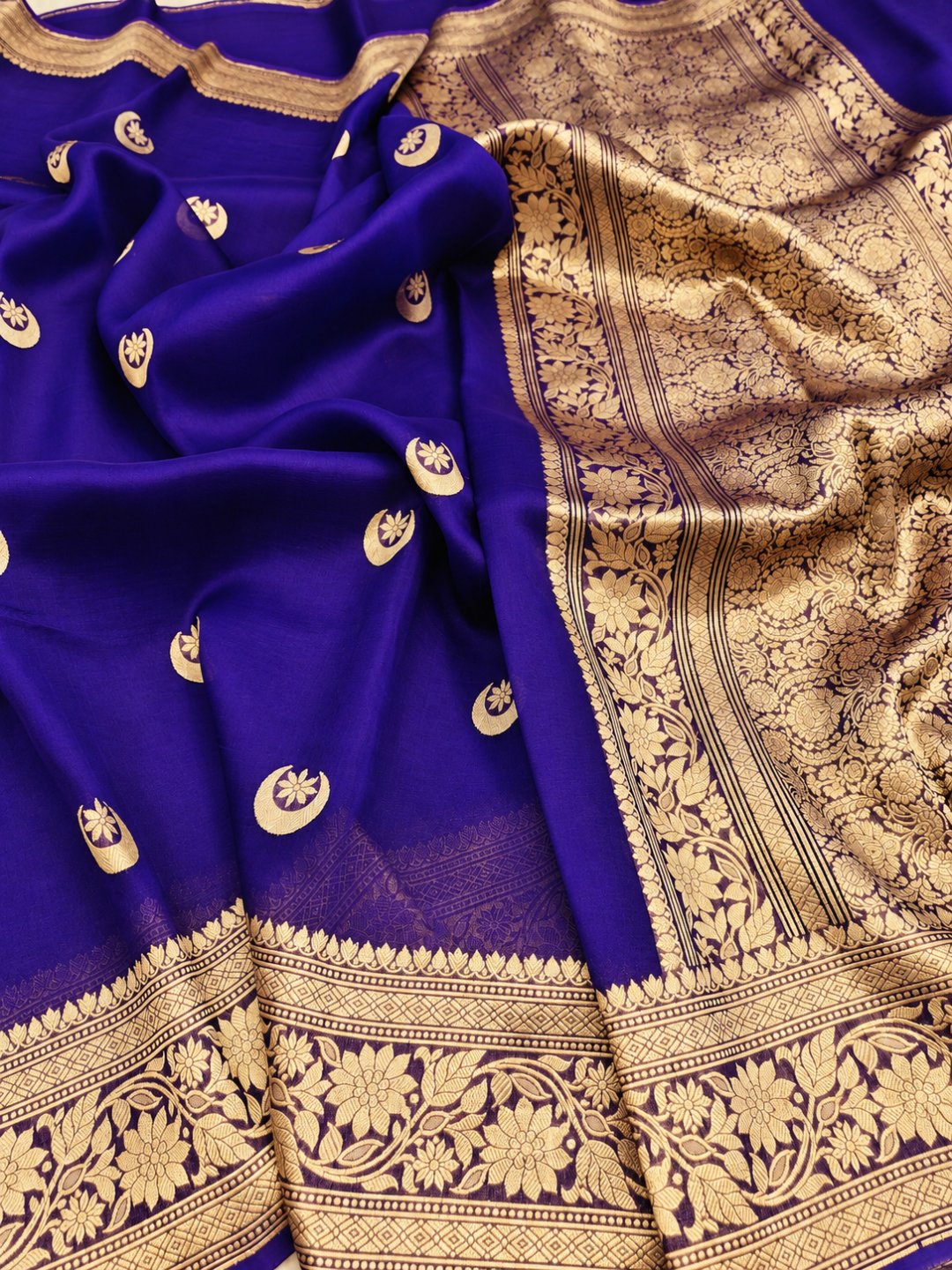Violet Kora Silk Banarasi saree pallu detail