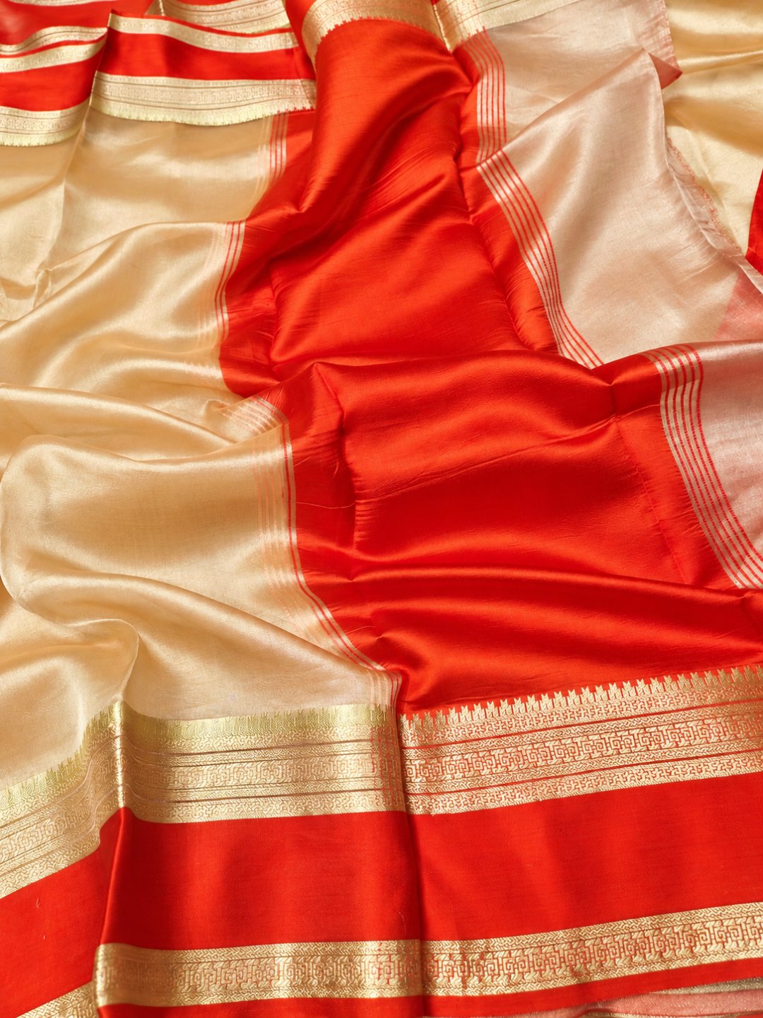 Red Tissue Silk Banarasi saree pallu detail