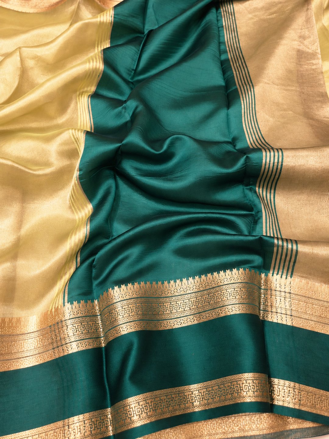 Green Tissue Silk Banarasi saree pallu detail