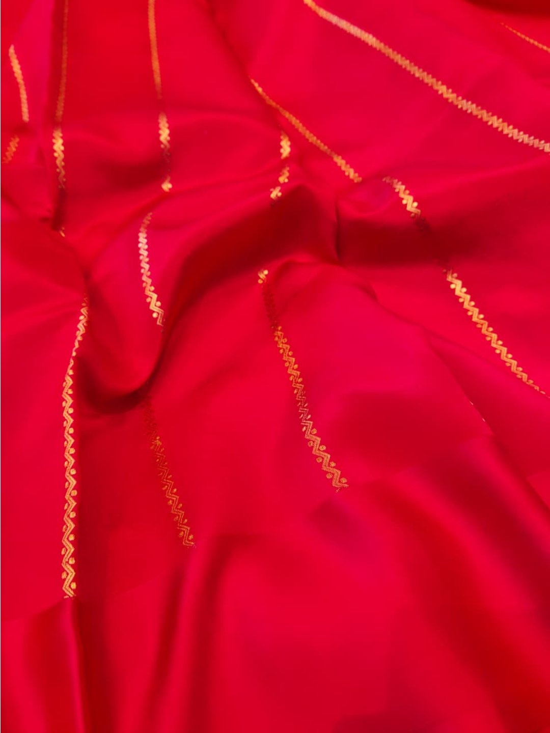 Fuchsia Pink Katan Silk Banarasi saree zari work detail