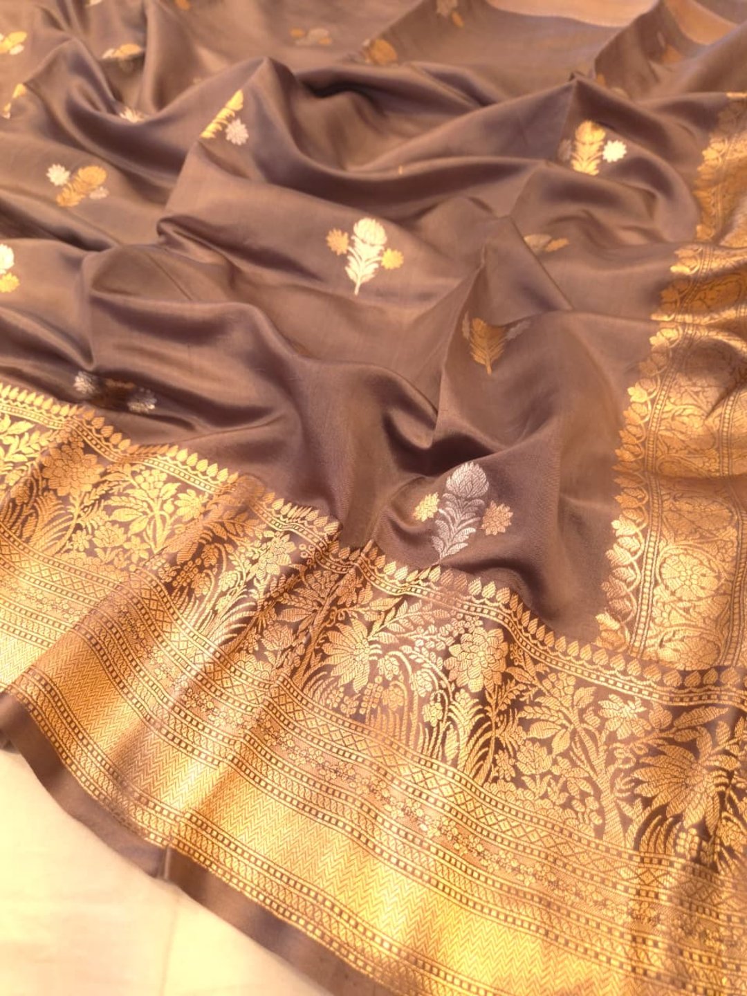 Steal Grey Katan Silk Banarasi saree border closeup