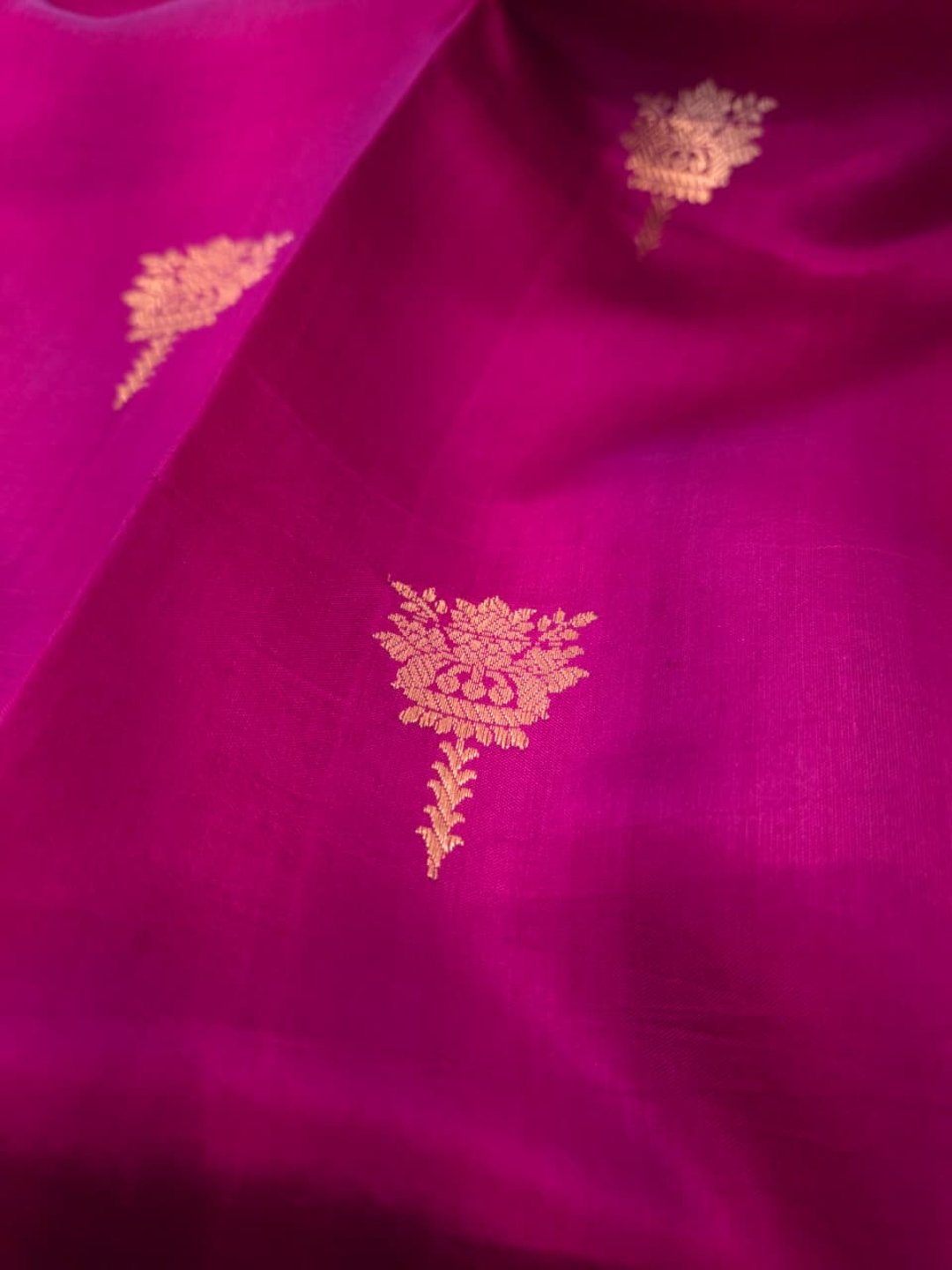 Magenta Pink Katan Silk Banarasi saree border closeup
