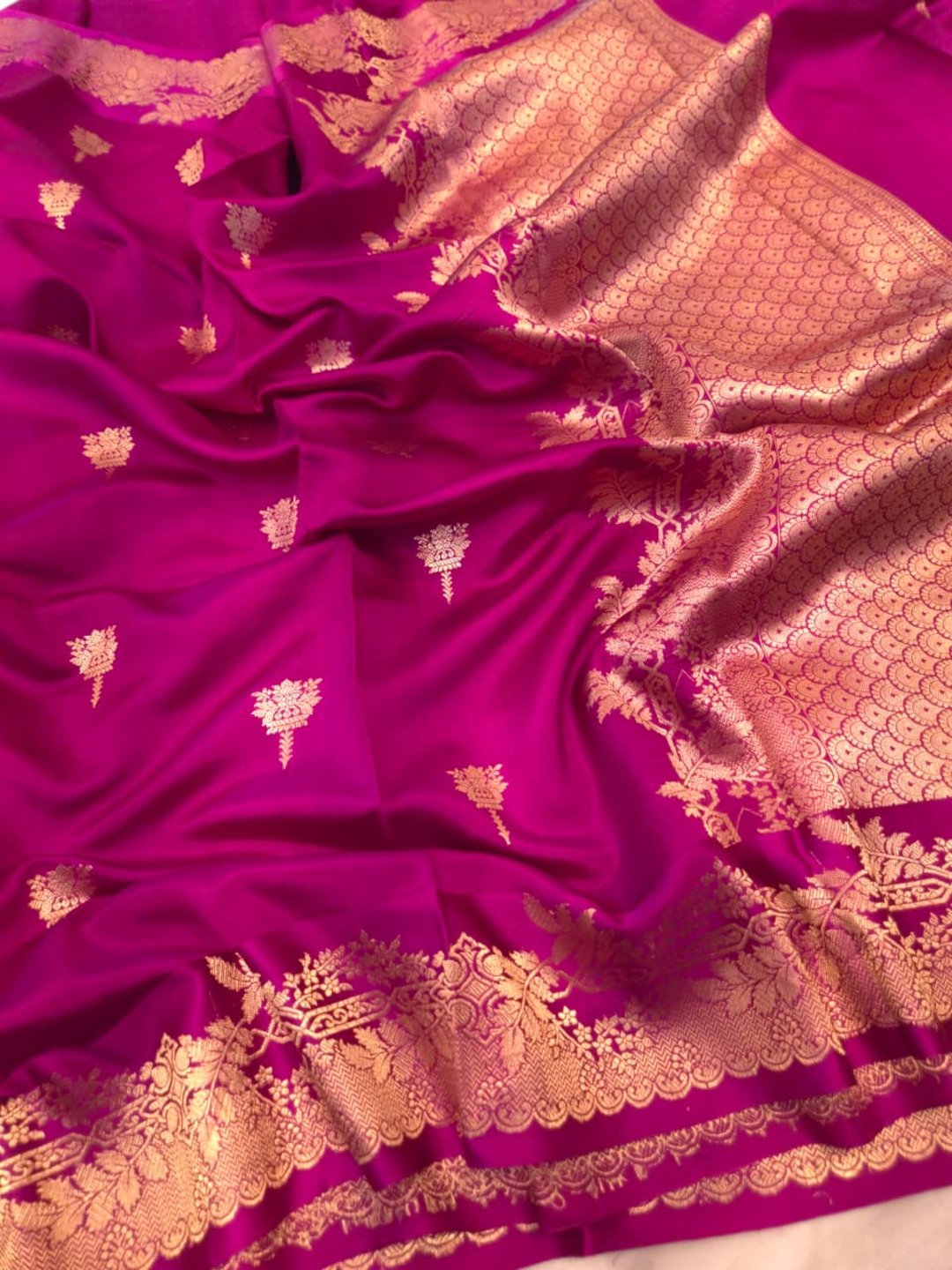 Magenta Pink Katan Silk Banarasi saree full spread