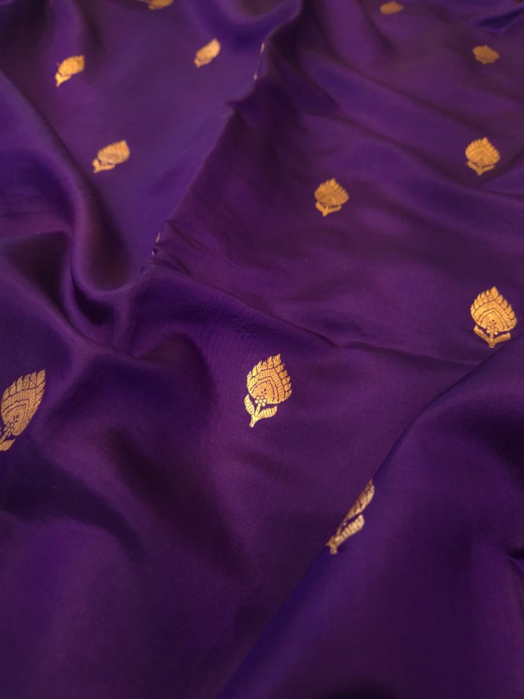 Deep Violet Katan Silk Banarasi saree border closeup