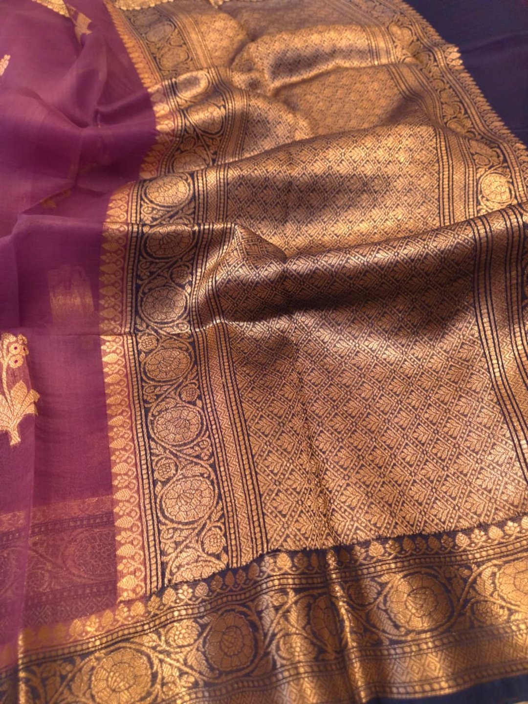Levender with Blue border Kora Silk Banarasi saree border closeup