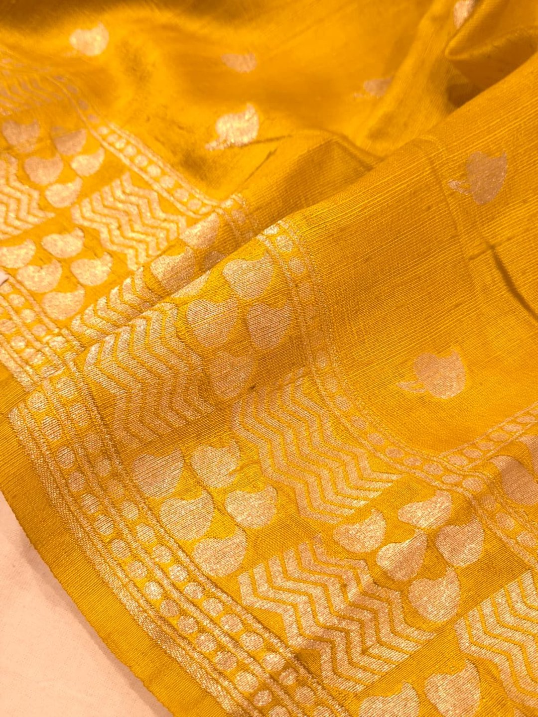 Musturd Yellow Tussar Silk Banarasi saree border closeup