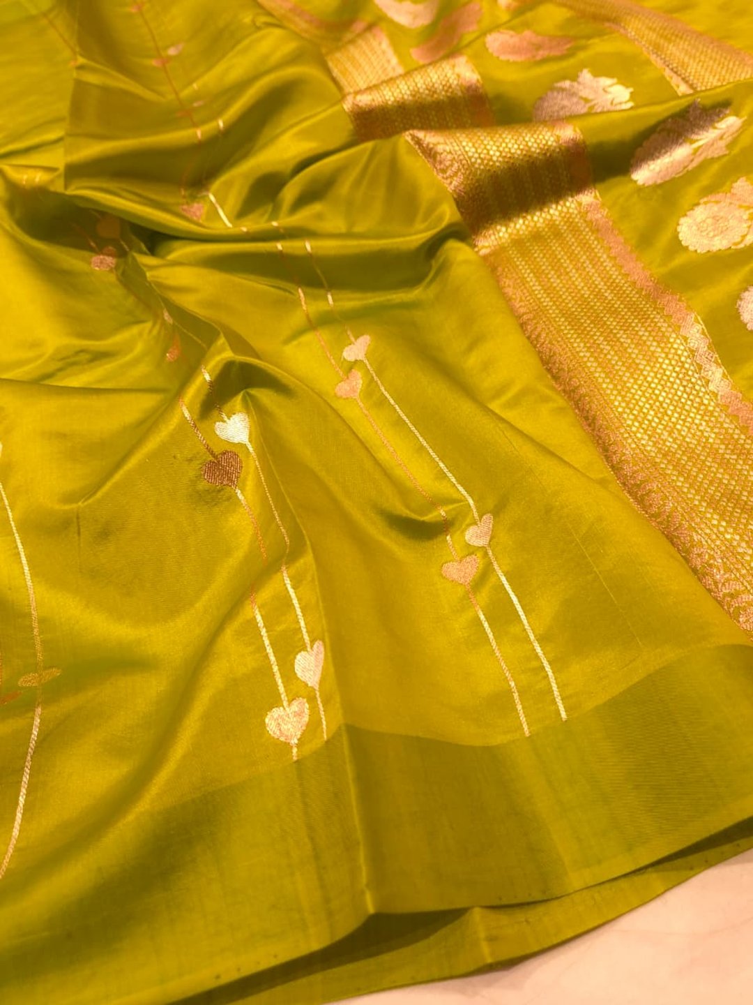 Parrot Green Katan Silk Banarasi saree pallu detail