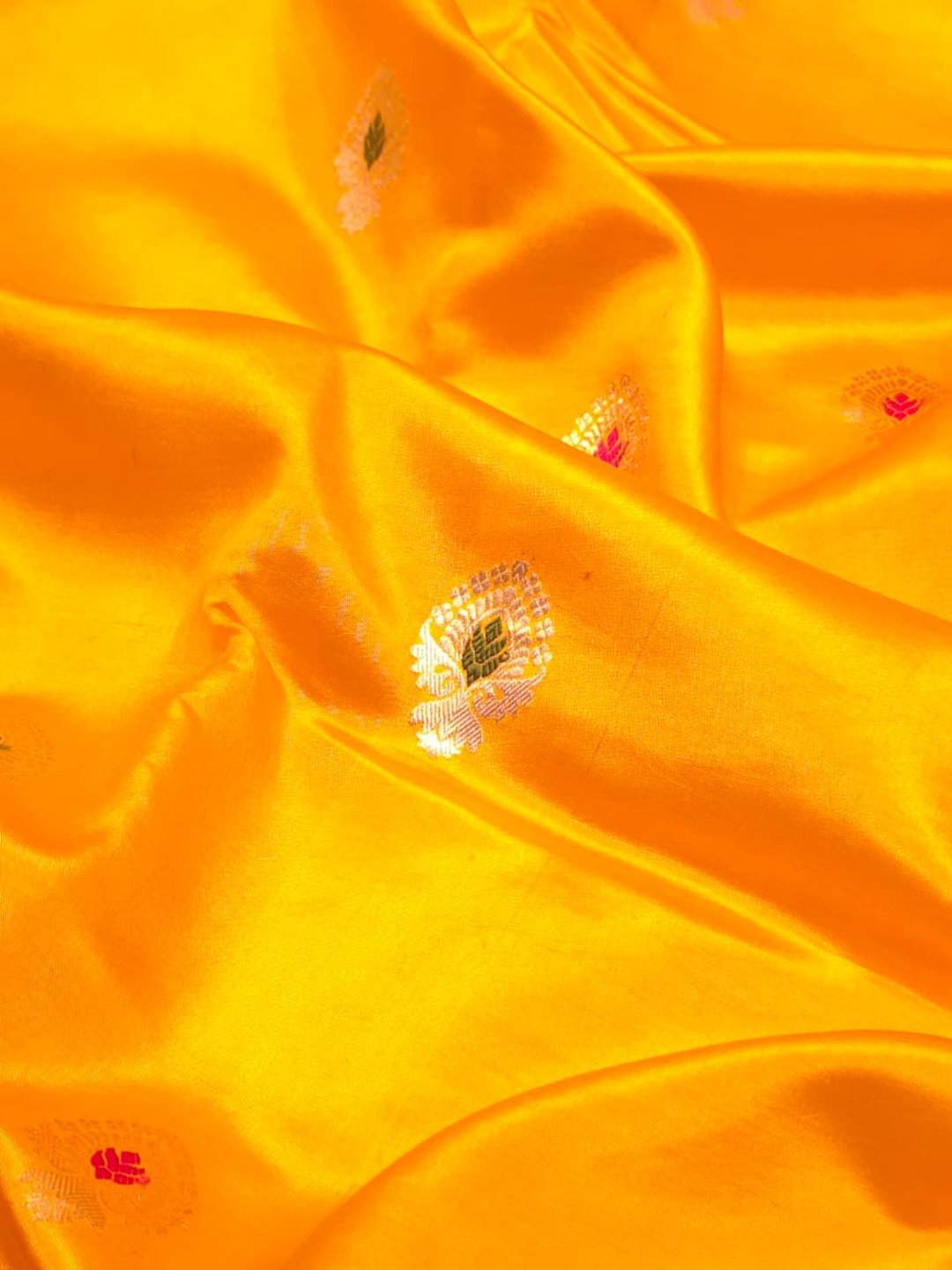Musturd yellow Katan Silk Banarasi saree border closeup