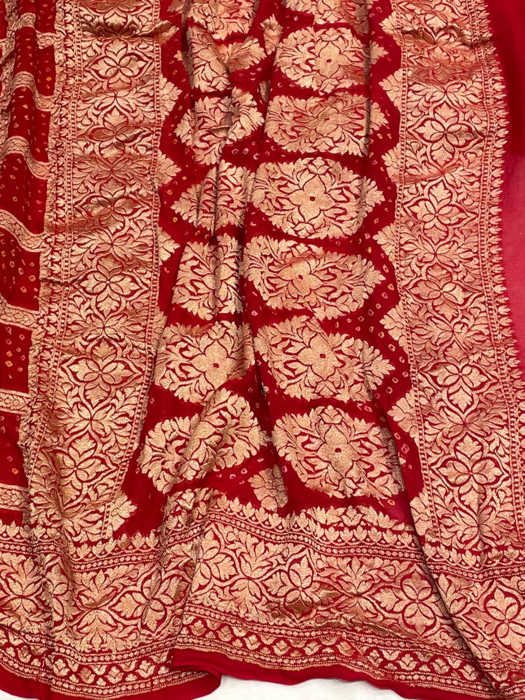 Red Bandhani Banarasi saree pallu detail