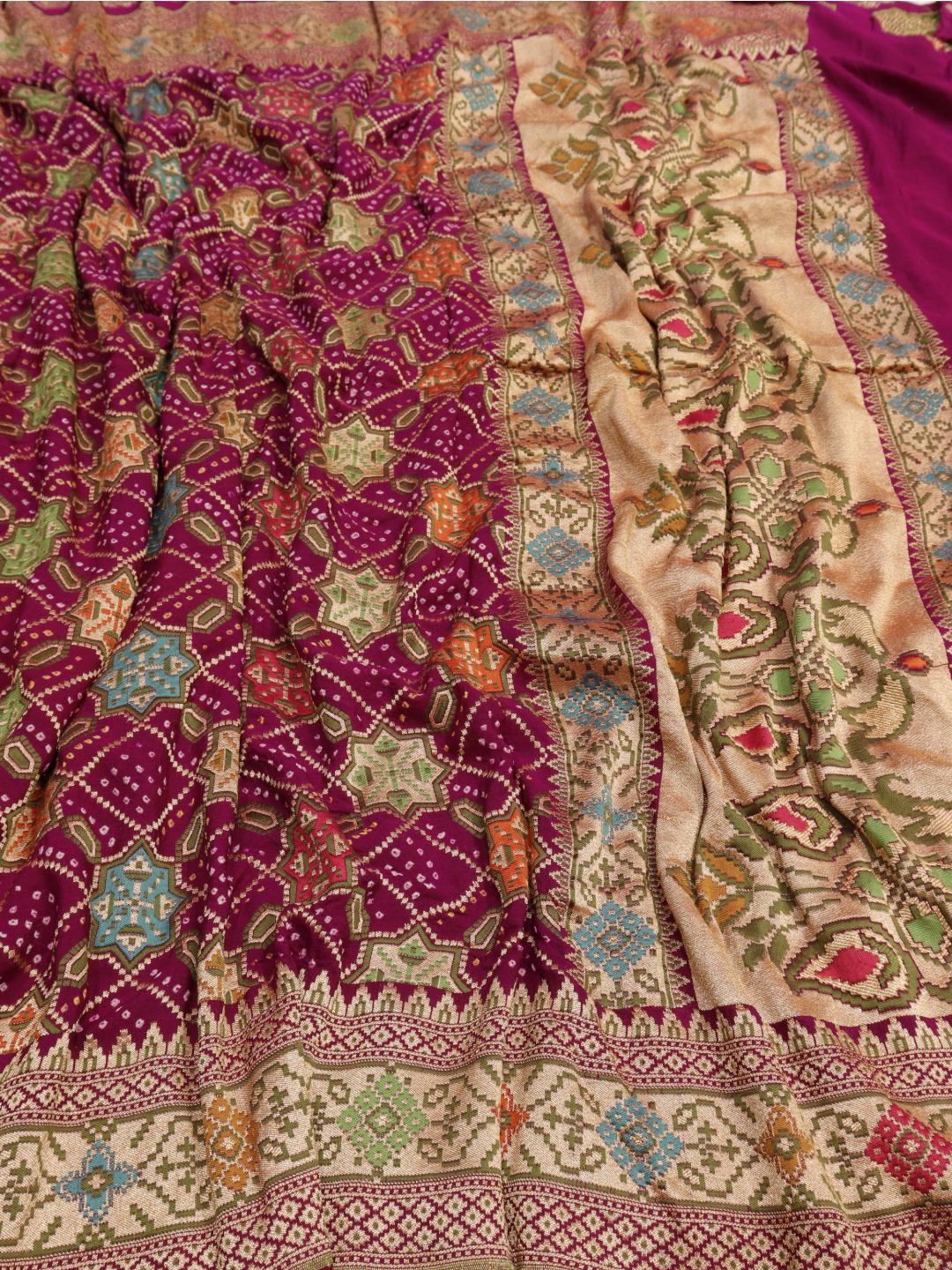 Rani pink Bandhani Banarasi saree pallu detail