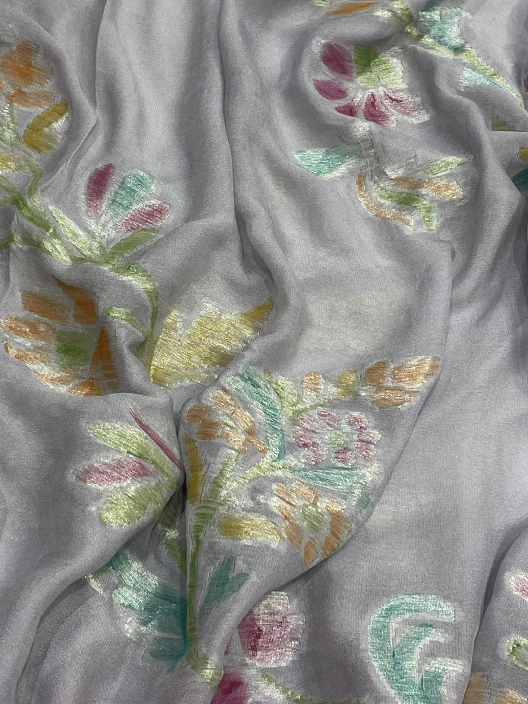 Grey with pink border Chiffon Banarasi saree border closeup