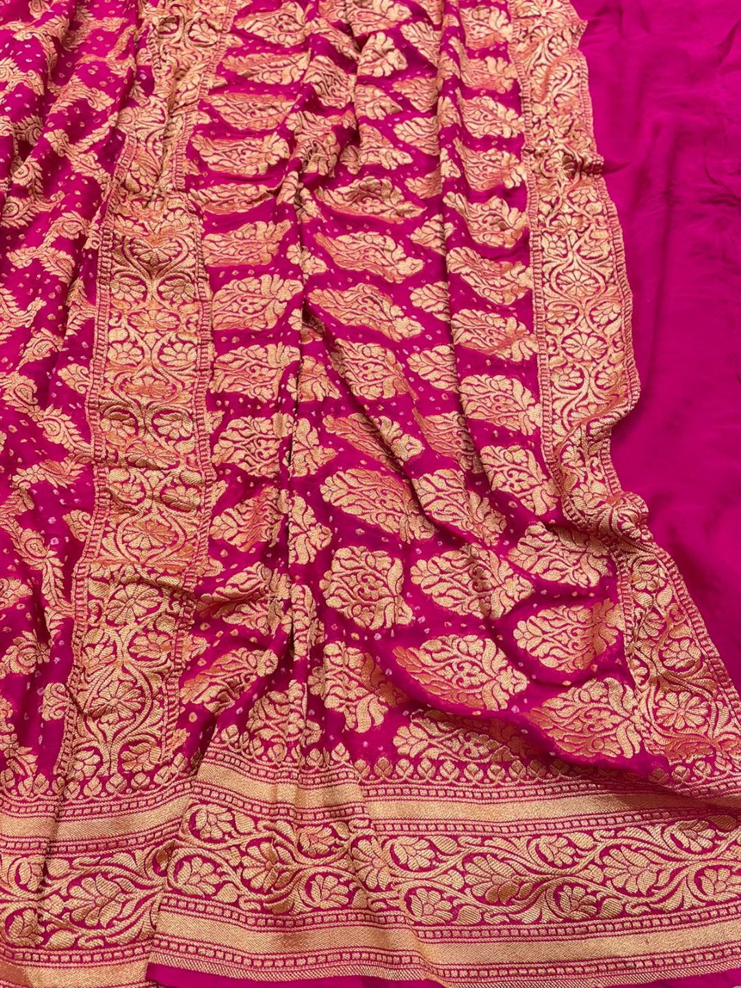 Rose Pink with Golden floral work Bandhani Banarasi saree pallu detail