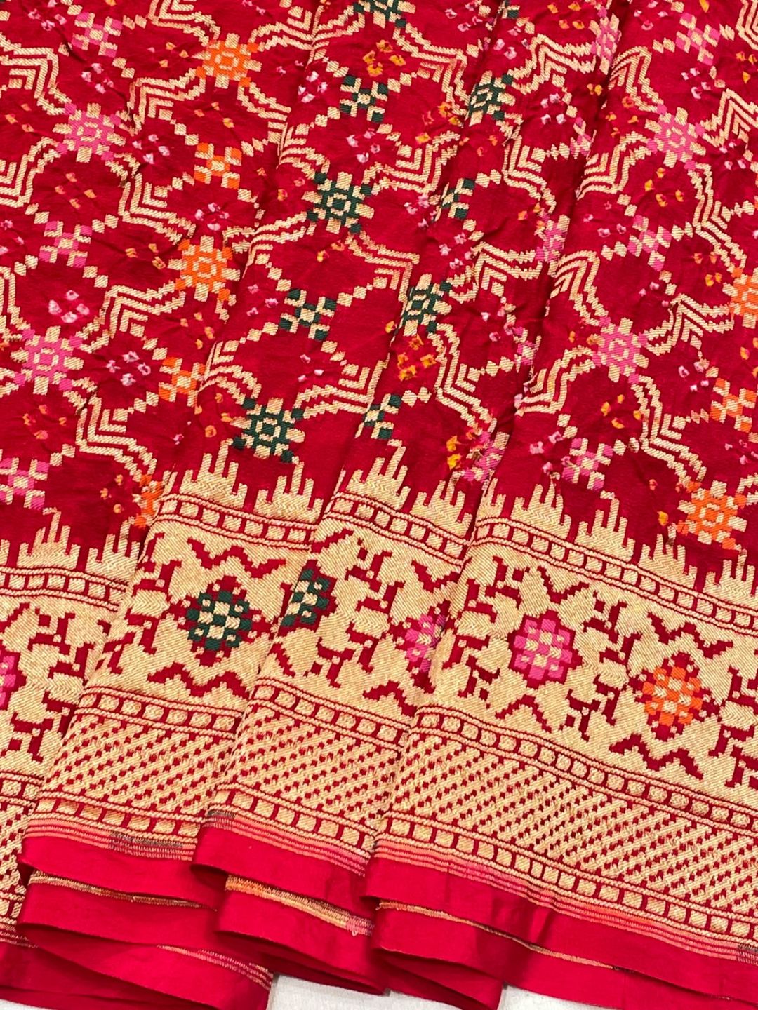 Dark red with Golden floral work Bandhani Banarasi saree pallu detail