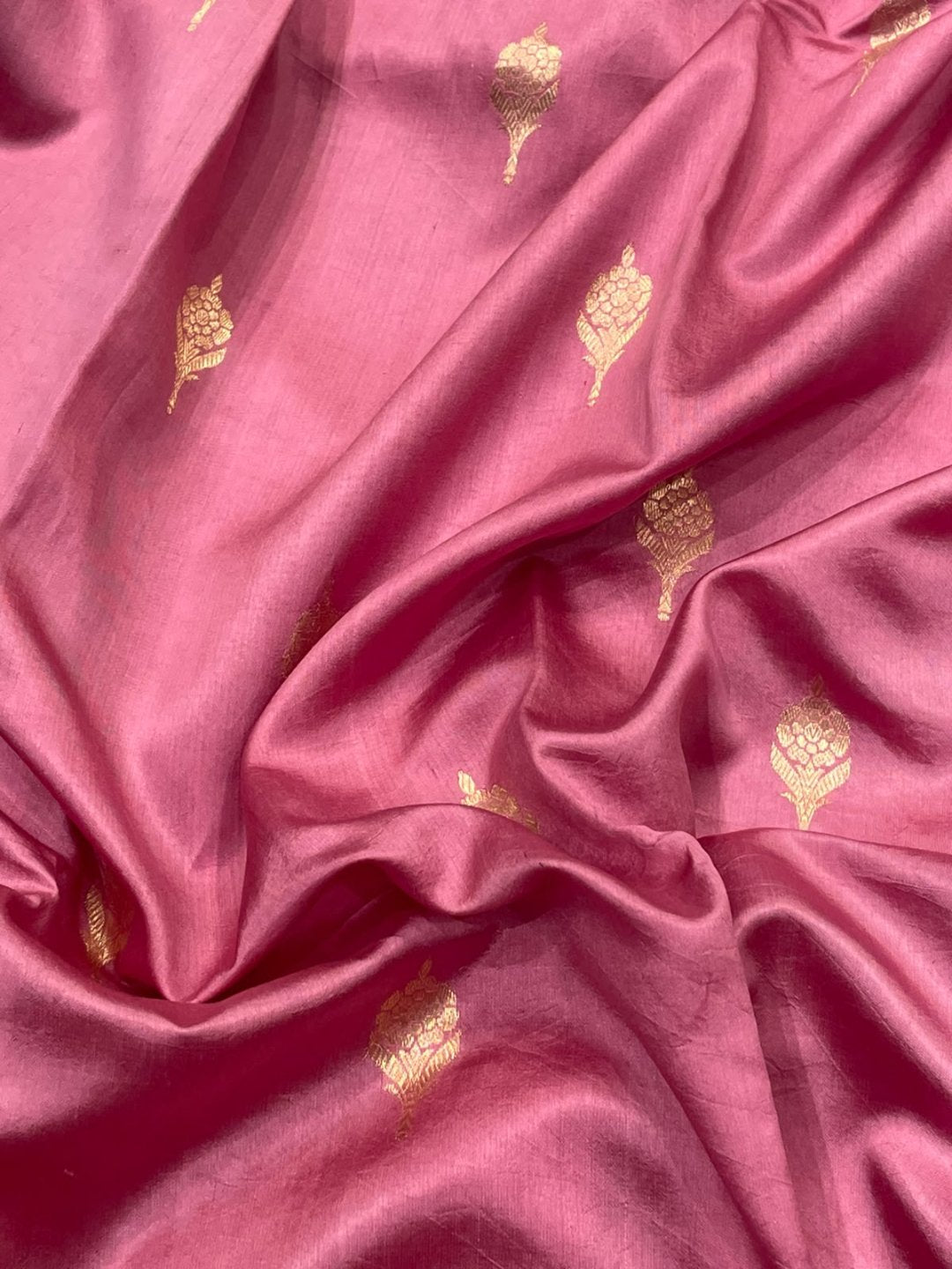 Dusty pink Katan Silk Banarasi saree border closeup