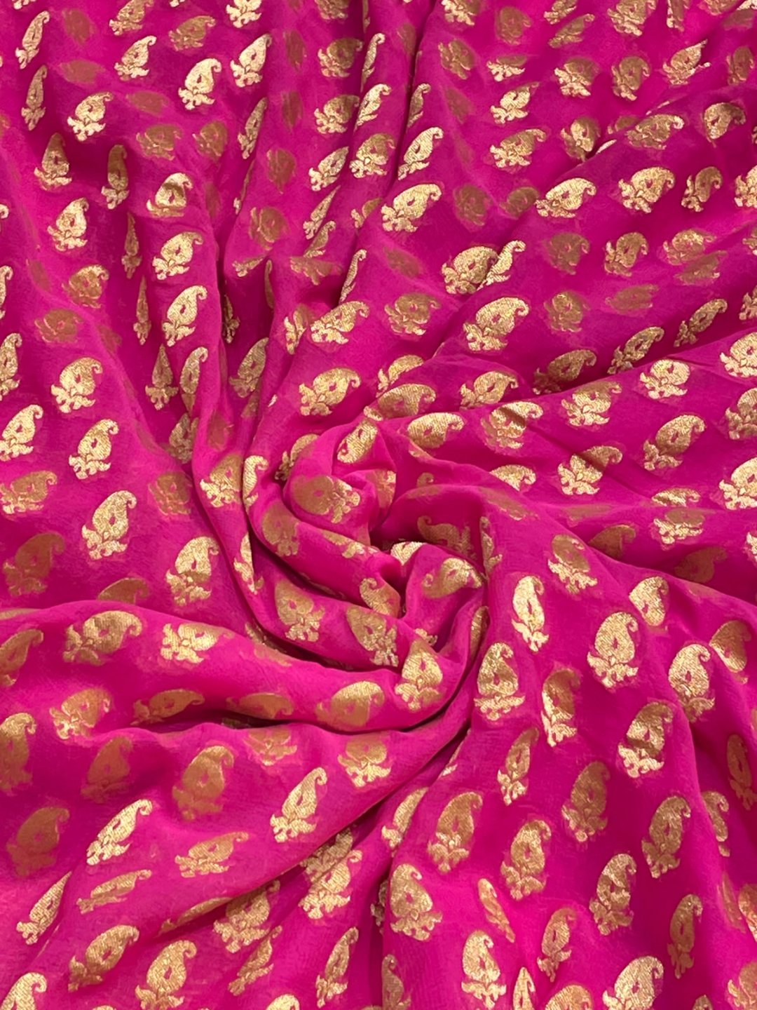 Pink Chiffon Banarasi saree pallu detail