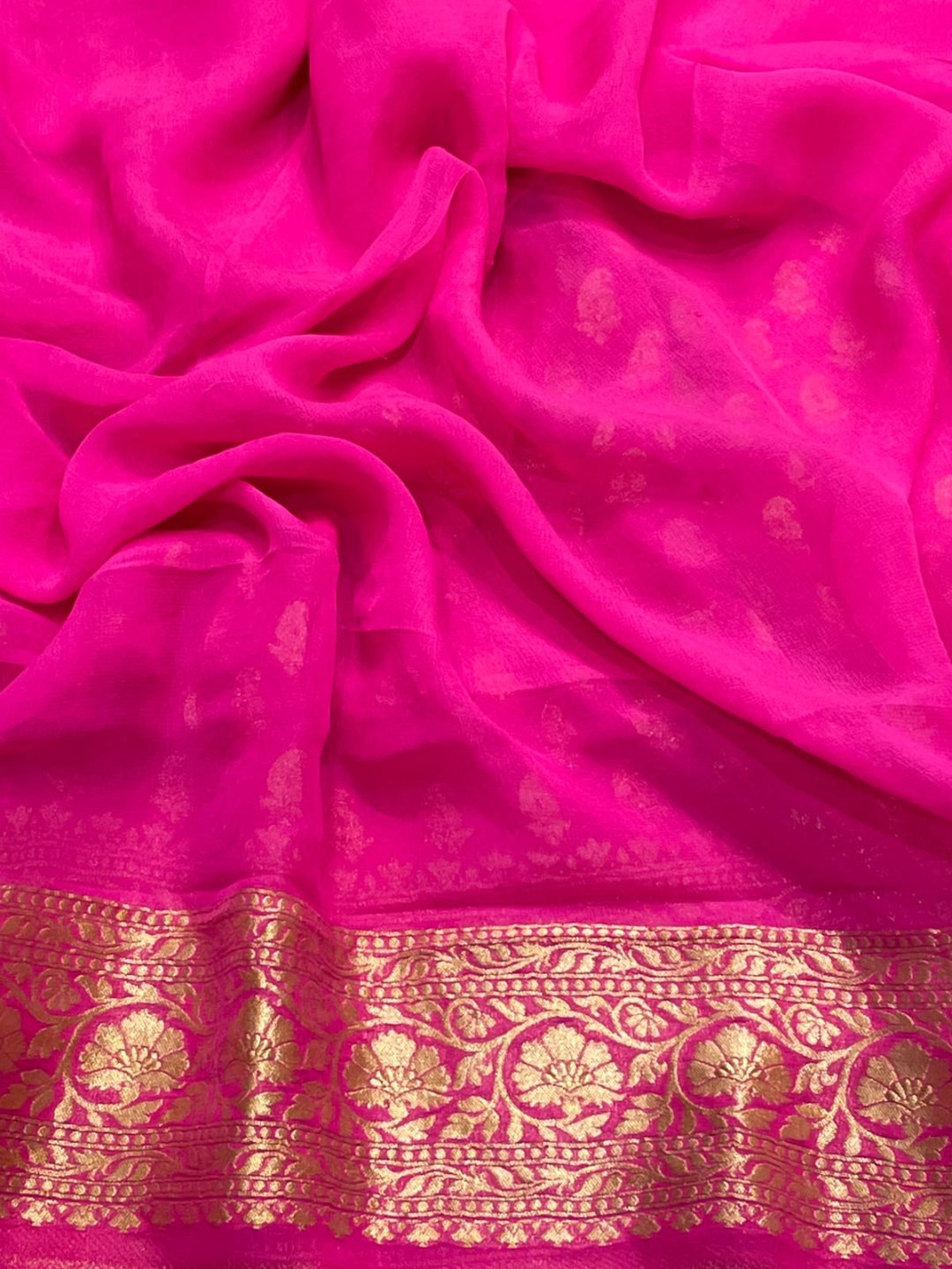 Pink Chiffon Banarasi saree full spread