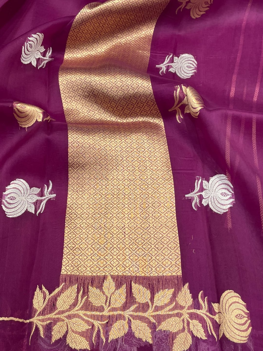 Magenta Pink Kora Silk Banarasi saree pallu detail