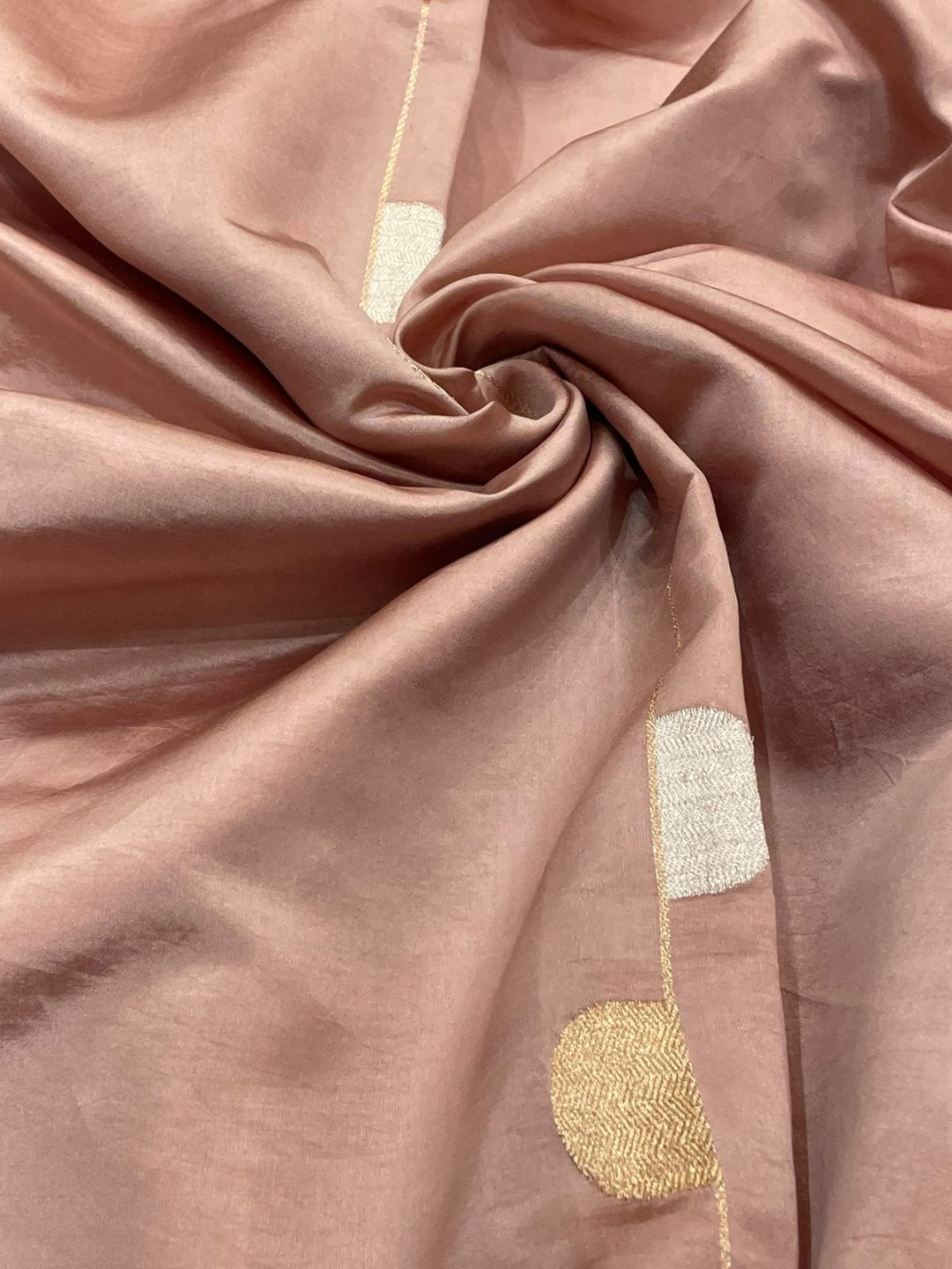 Light peach Katan Silk Banarasi saree border closeup