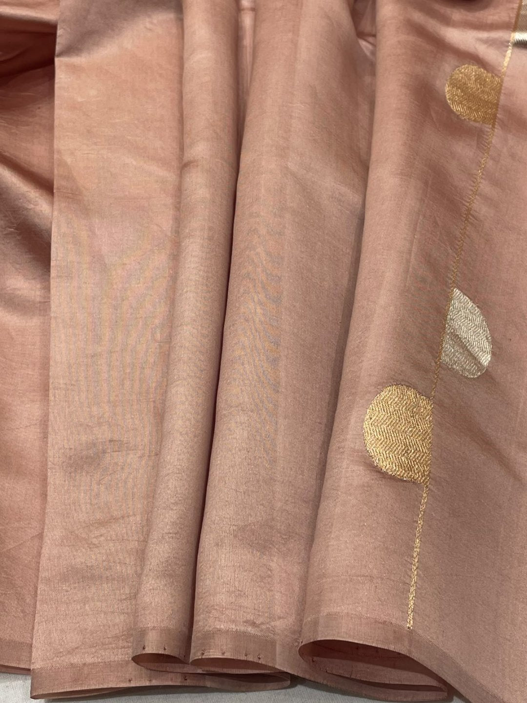 Light peach Katan Silk Banarasi saree full spread