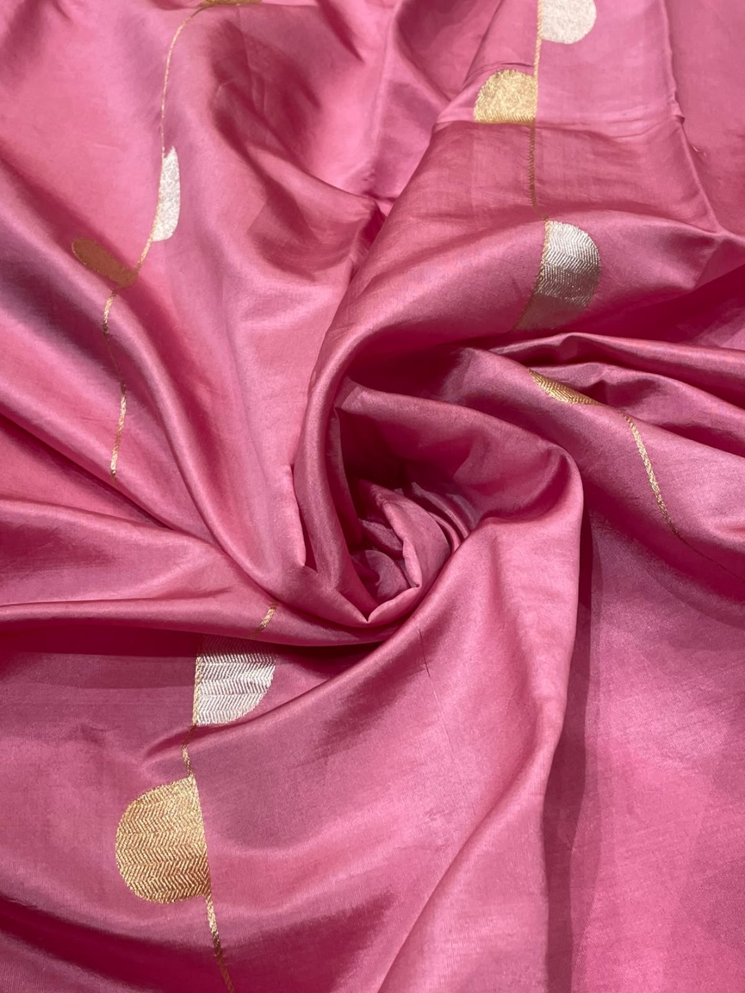 Pink Katan Silk Banarasi saree border closeup