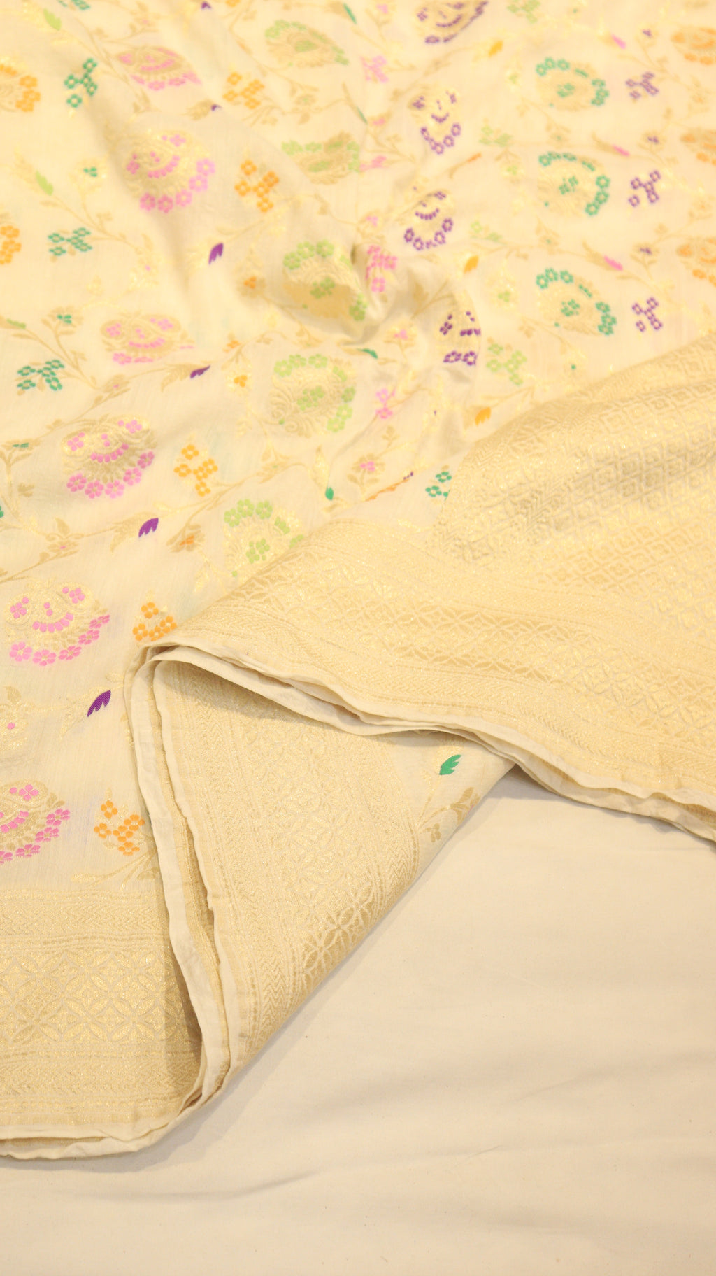 Pre-Order : White Pure Moonga Silk Handloom Saree