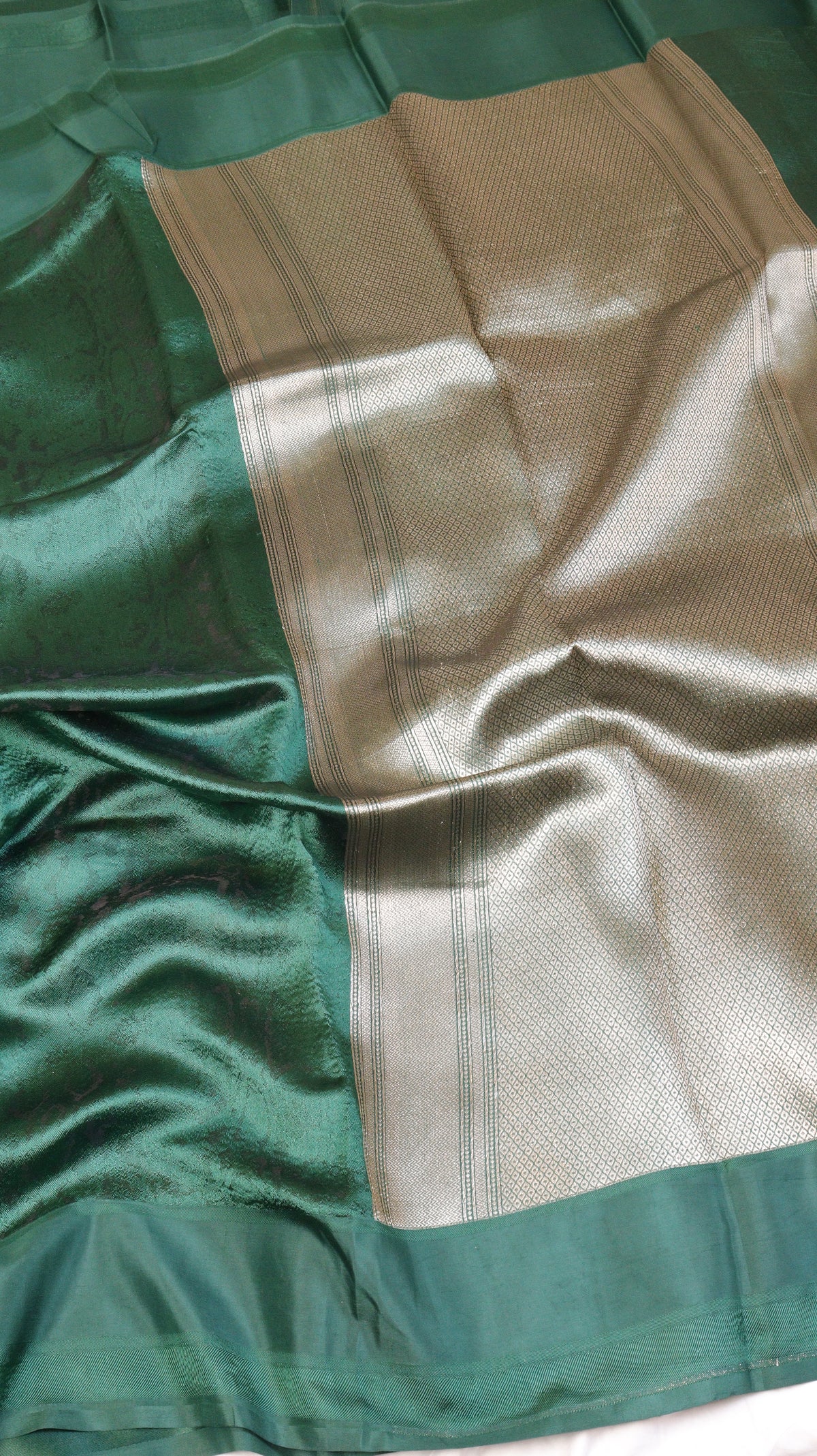 Bottle Green Pure Katan Silk Handloom Saree with Tanchoi Weave