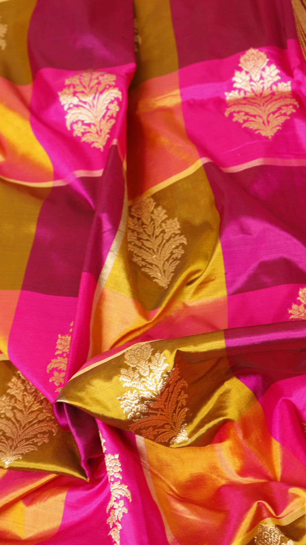 Pre-Order : Rangkaat Pure Katan Silk Handloom Saree with Stripes Blouse