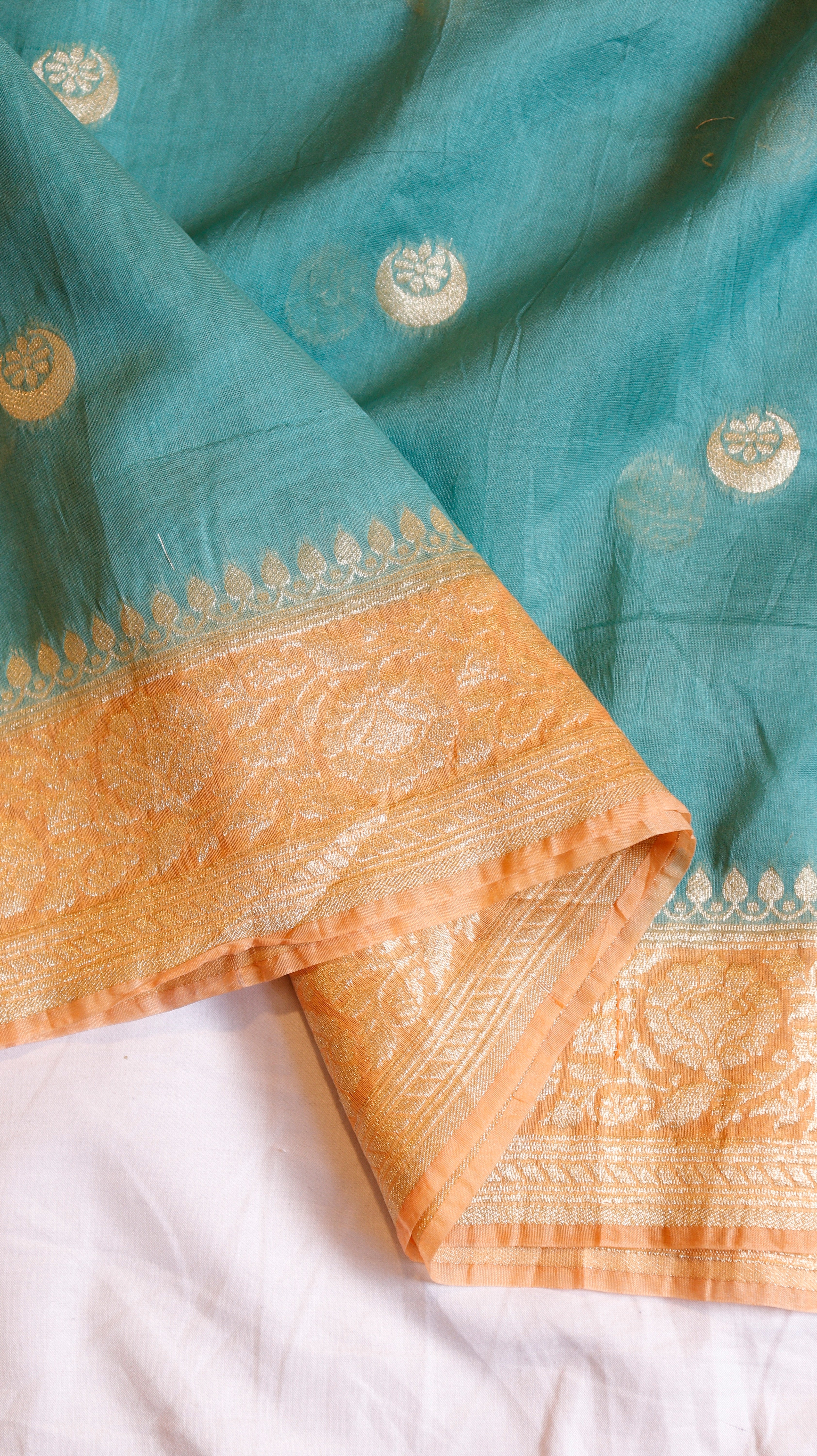 Pre-Order : Aqua Chand Phool Moonga Muslin Handloom Saree with contrast Border