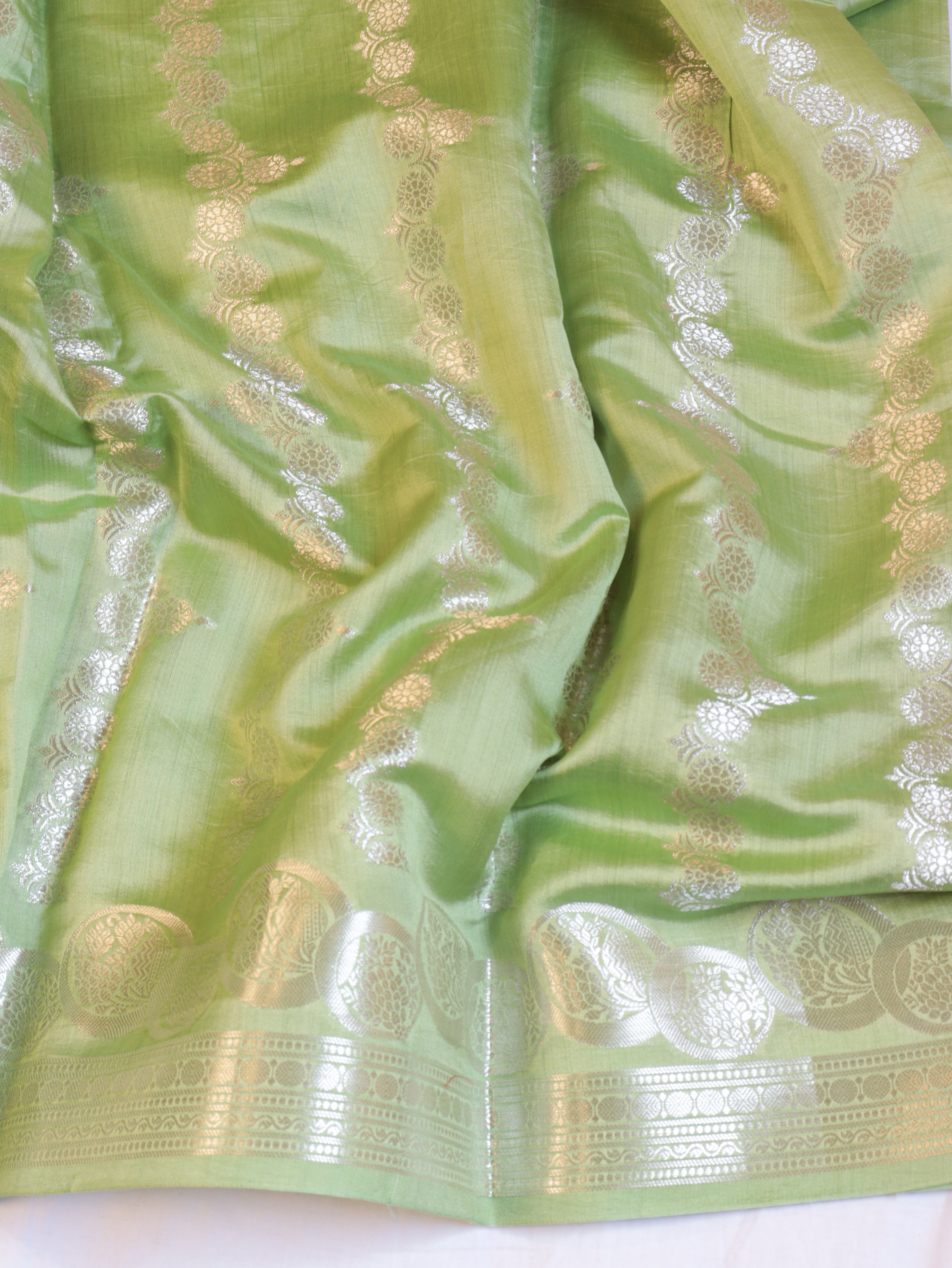Border Buta Chiniya Silk Saree - Pastel Green