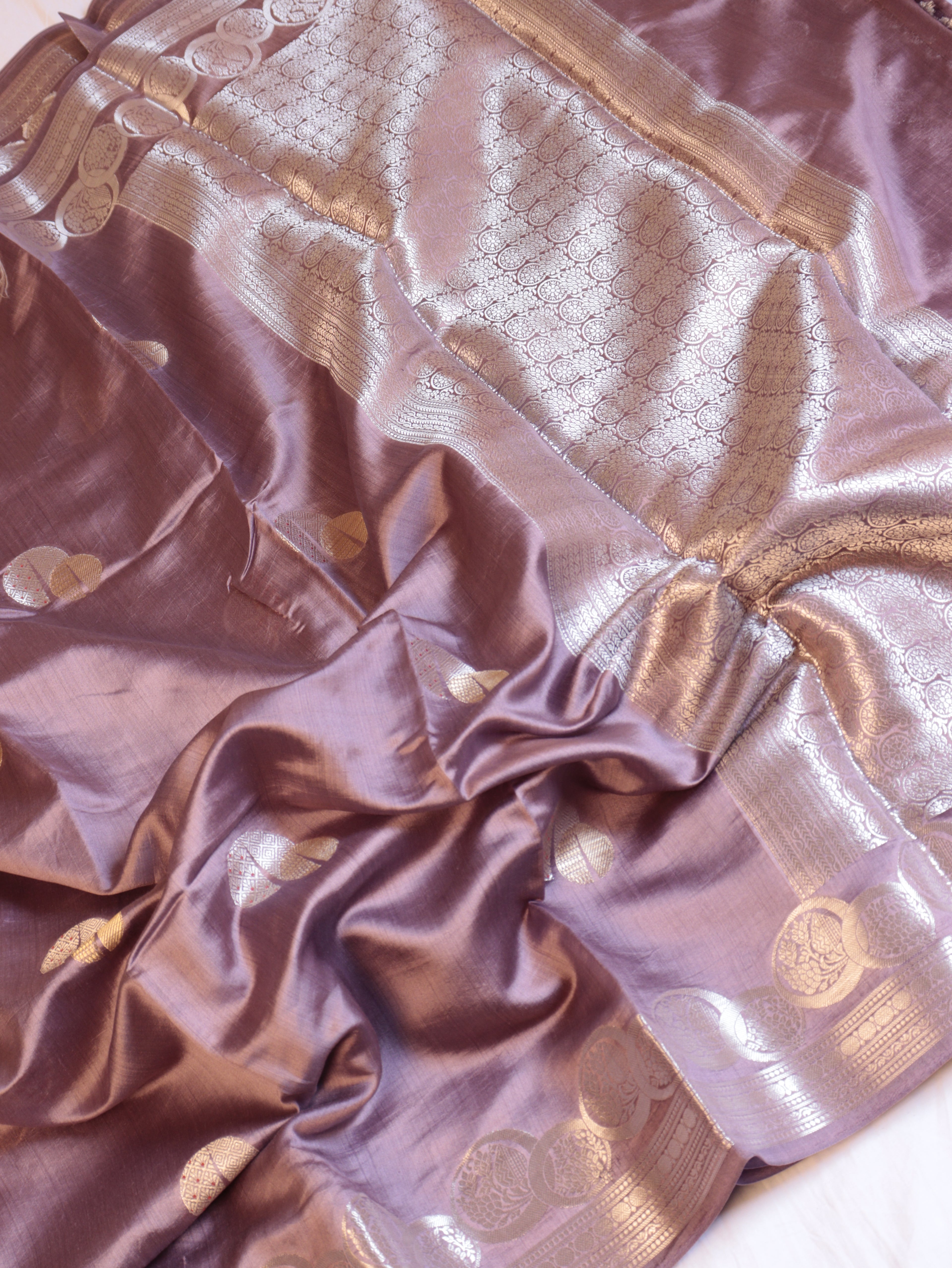 Circular Motif Border Chinniya Silk Saree - Lilac