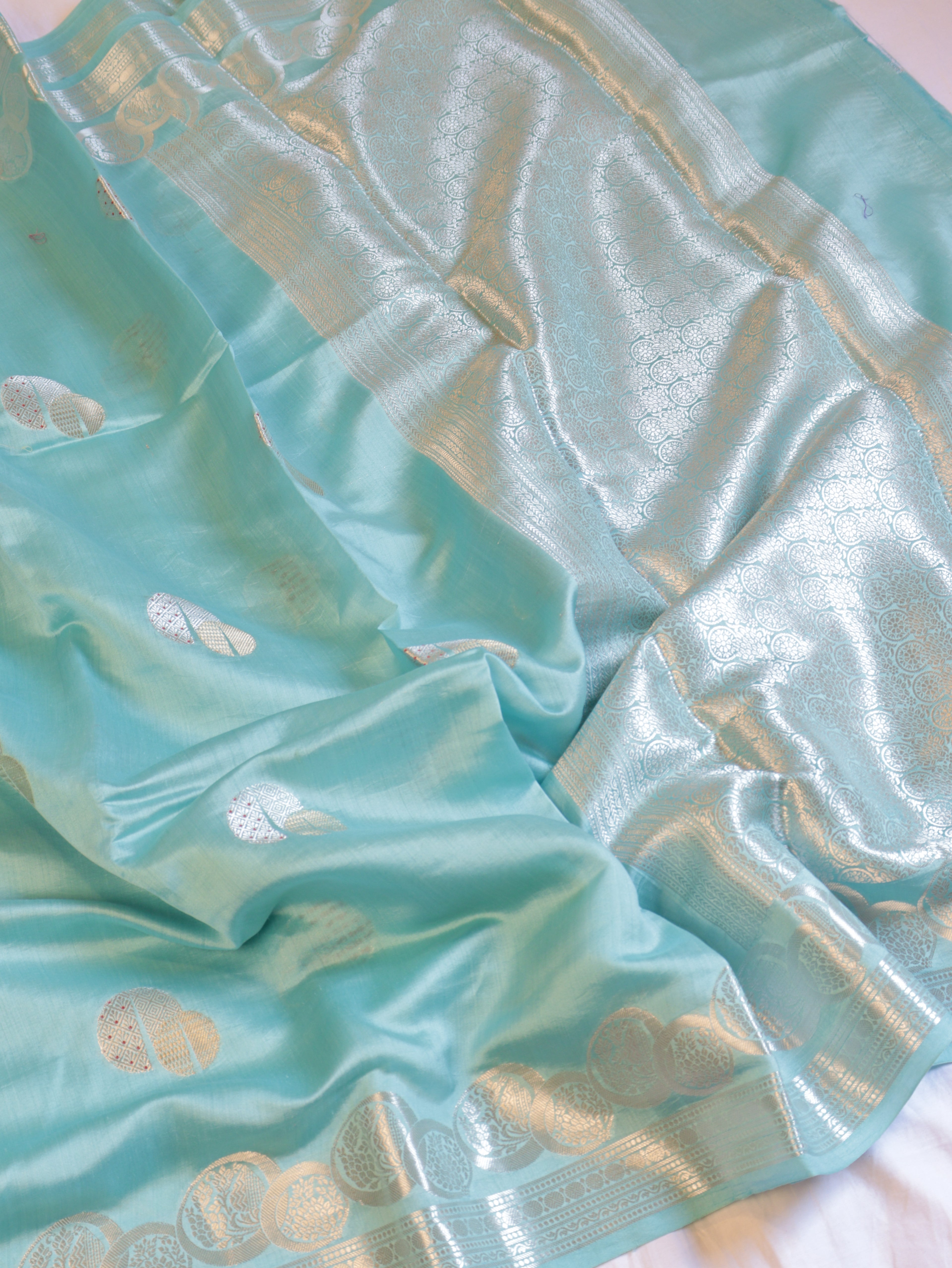 Circular Motif Border Chinniya Silk Saree - Blue