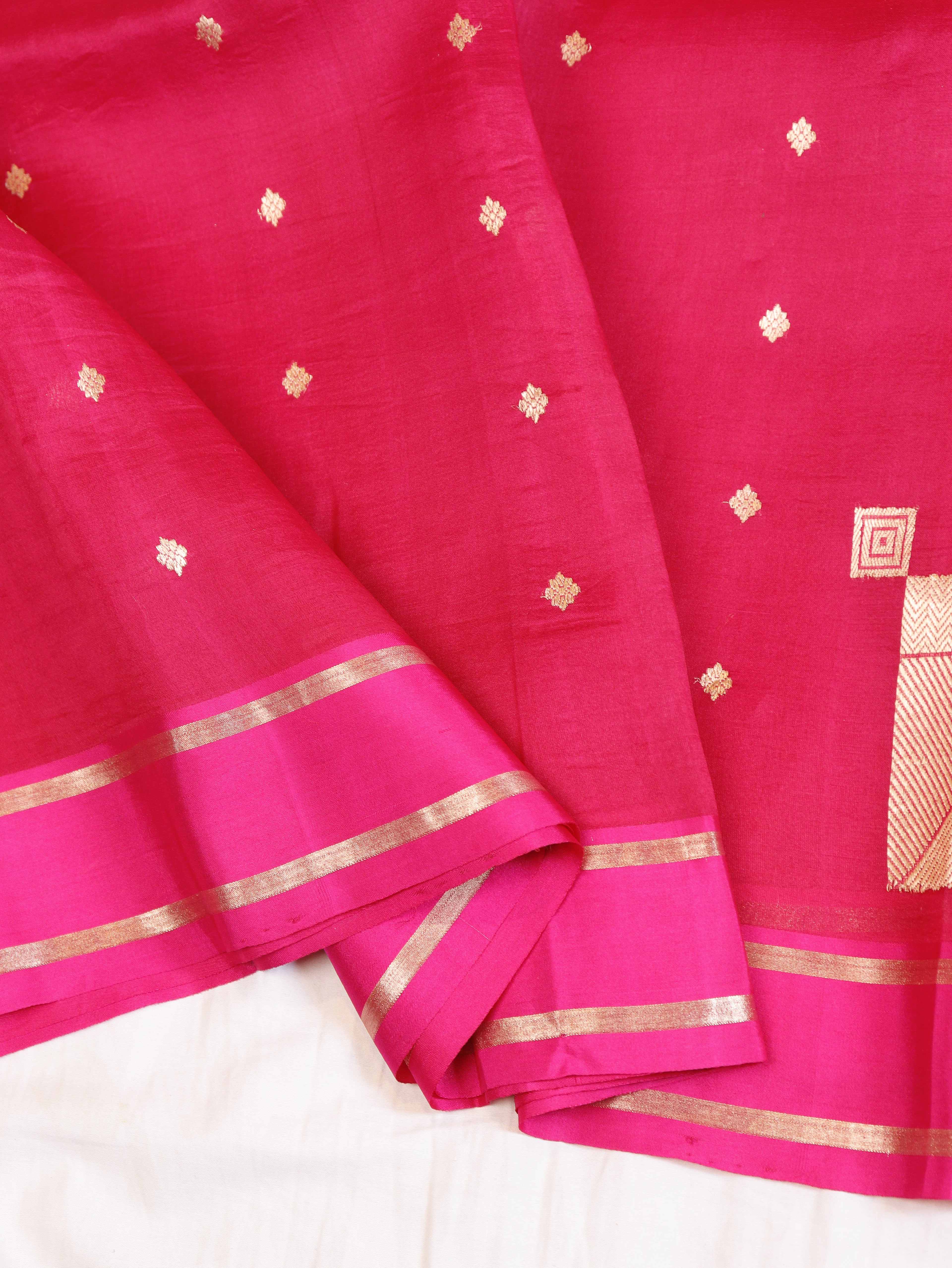 Pre-Order : Minimal Border Handloom Kora Silk Saree - Pink
