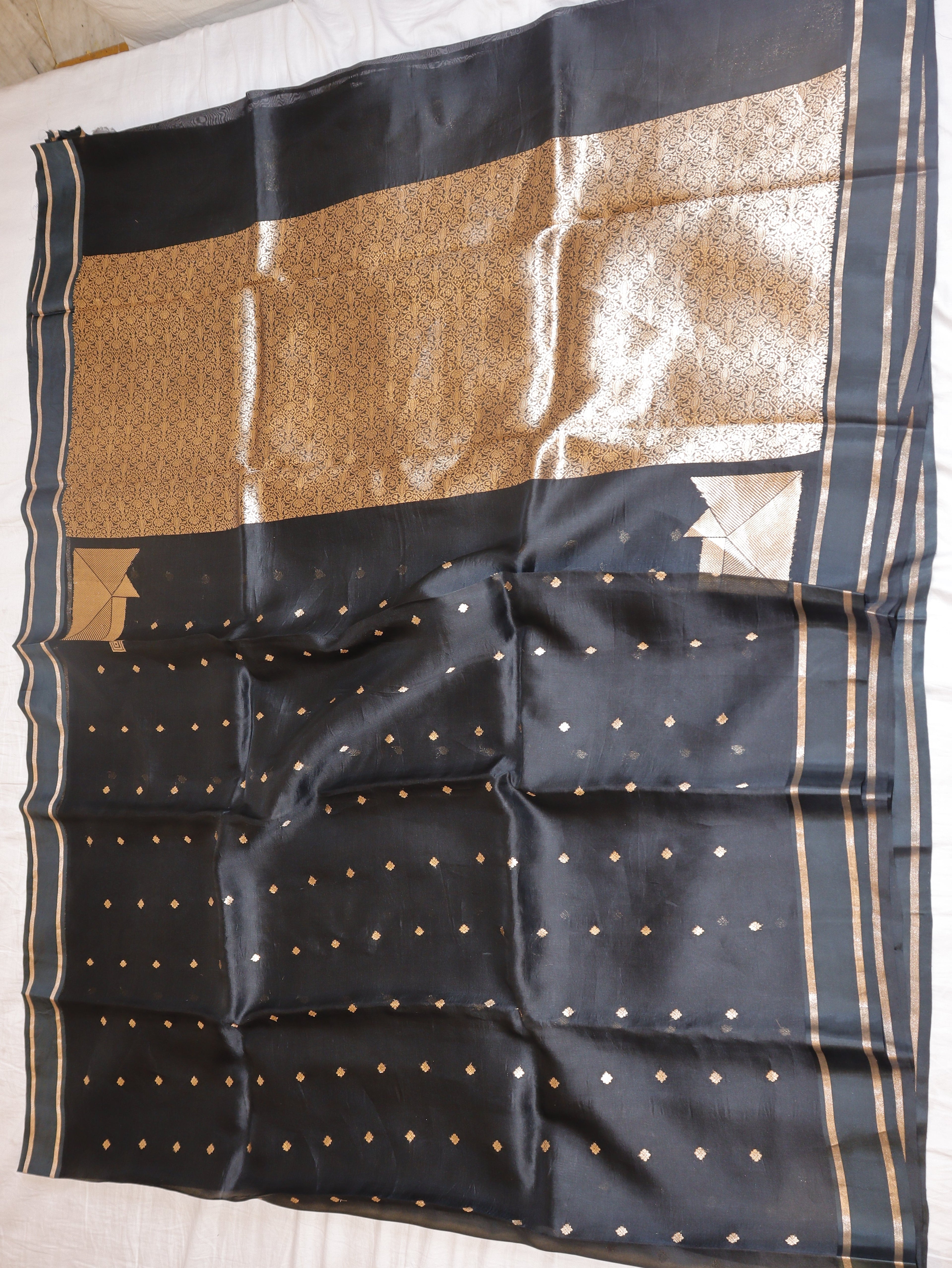 Minimal Border Handloom Kora Silk Saree - Black