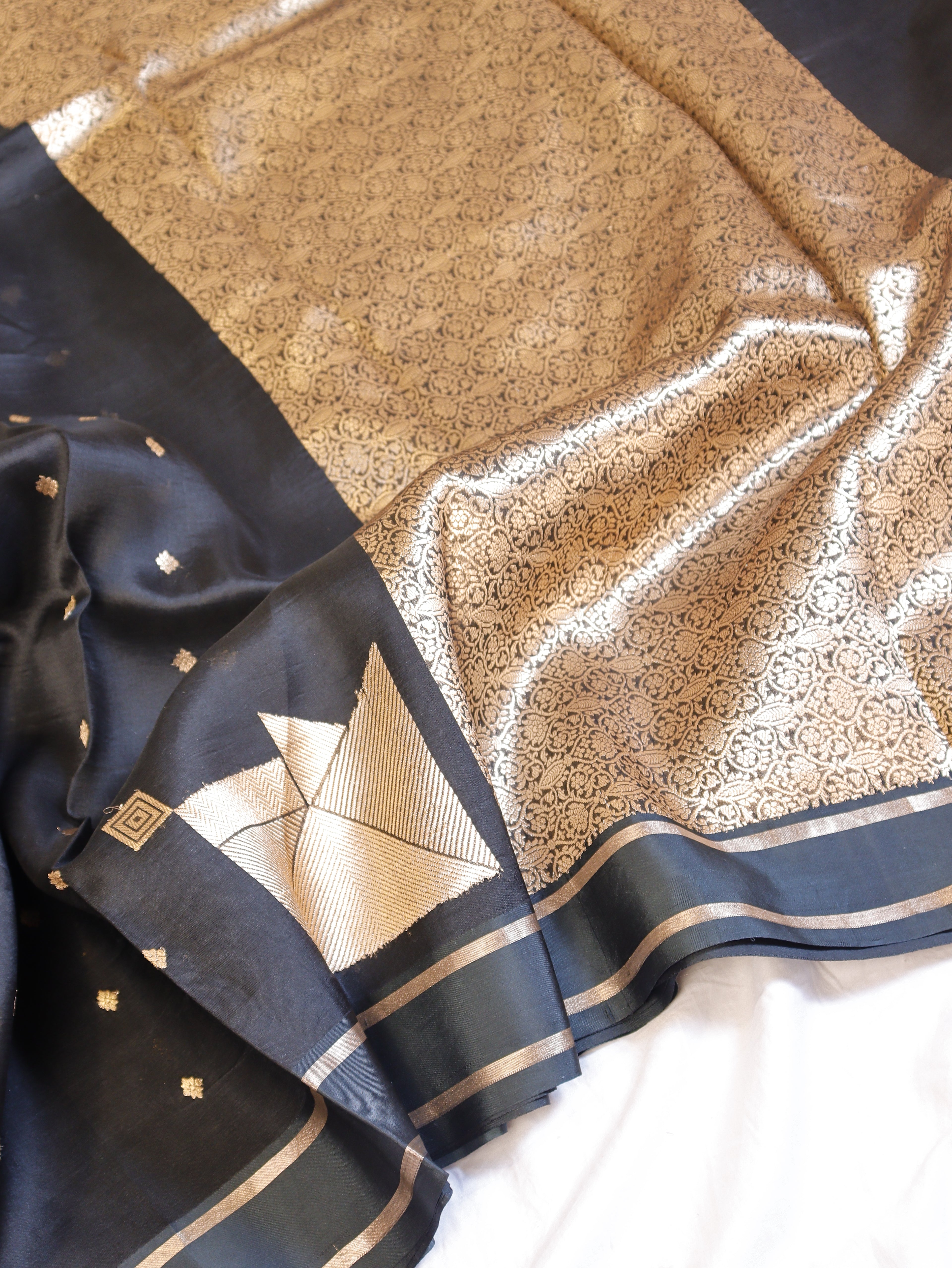 Minimal Border Handloom Kora Silk Saree - Black